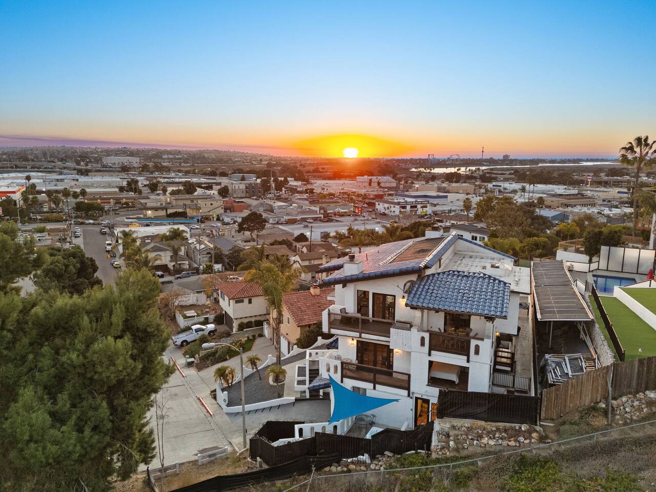 top of the world Villa: pool, spa & sunset views