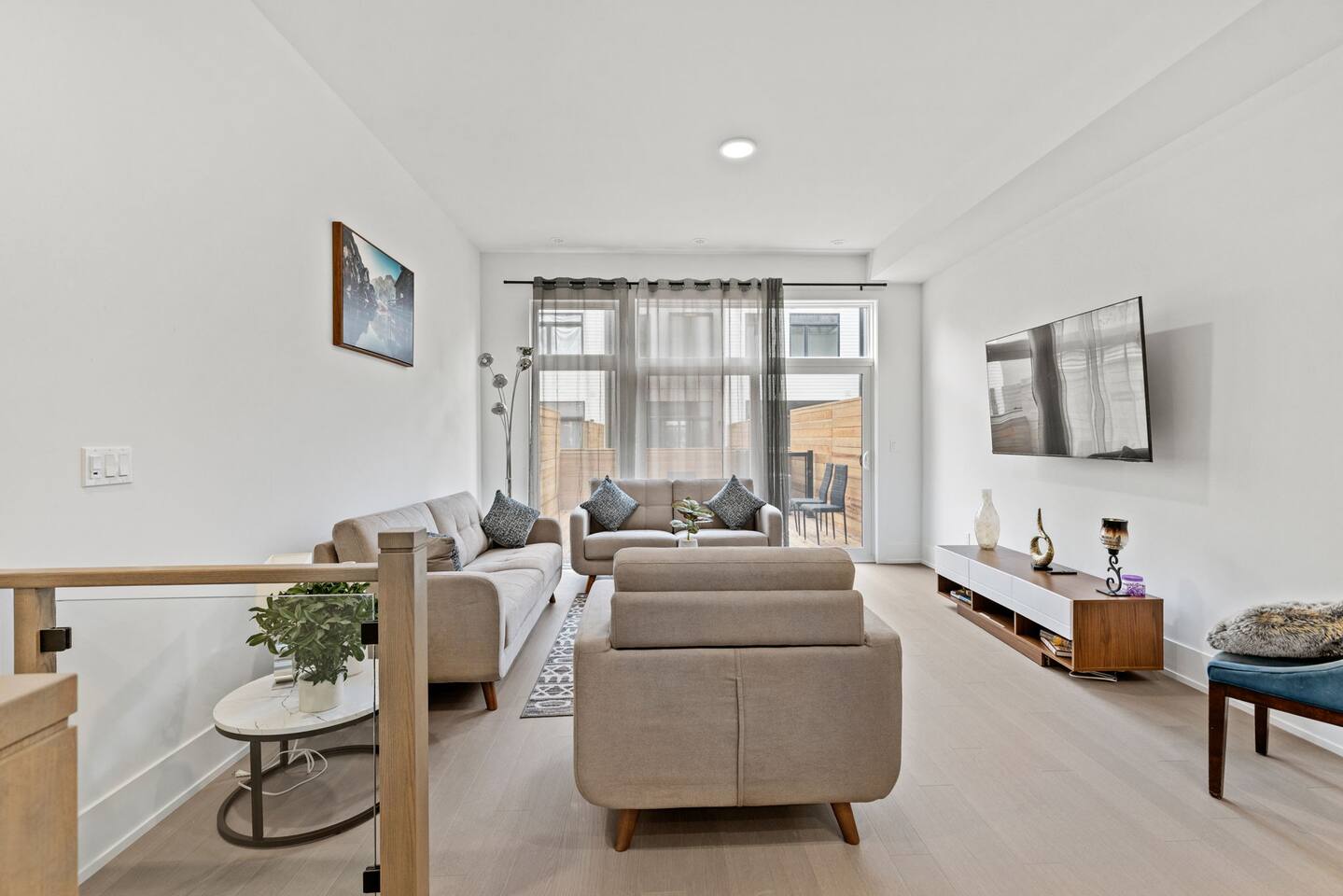 Luxury Townhouse w/ Rooftop deck, Patio & Parking
