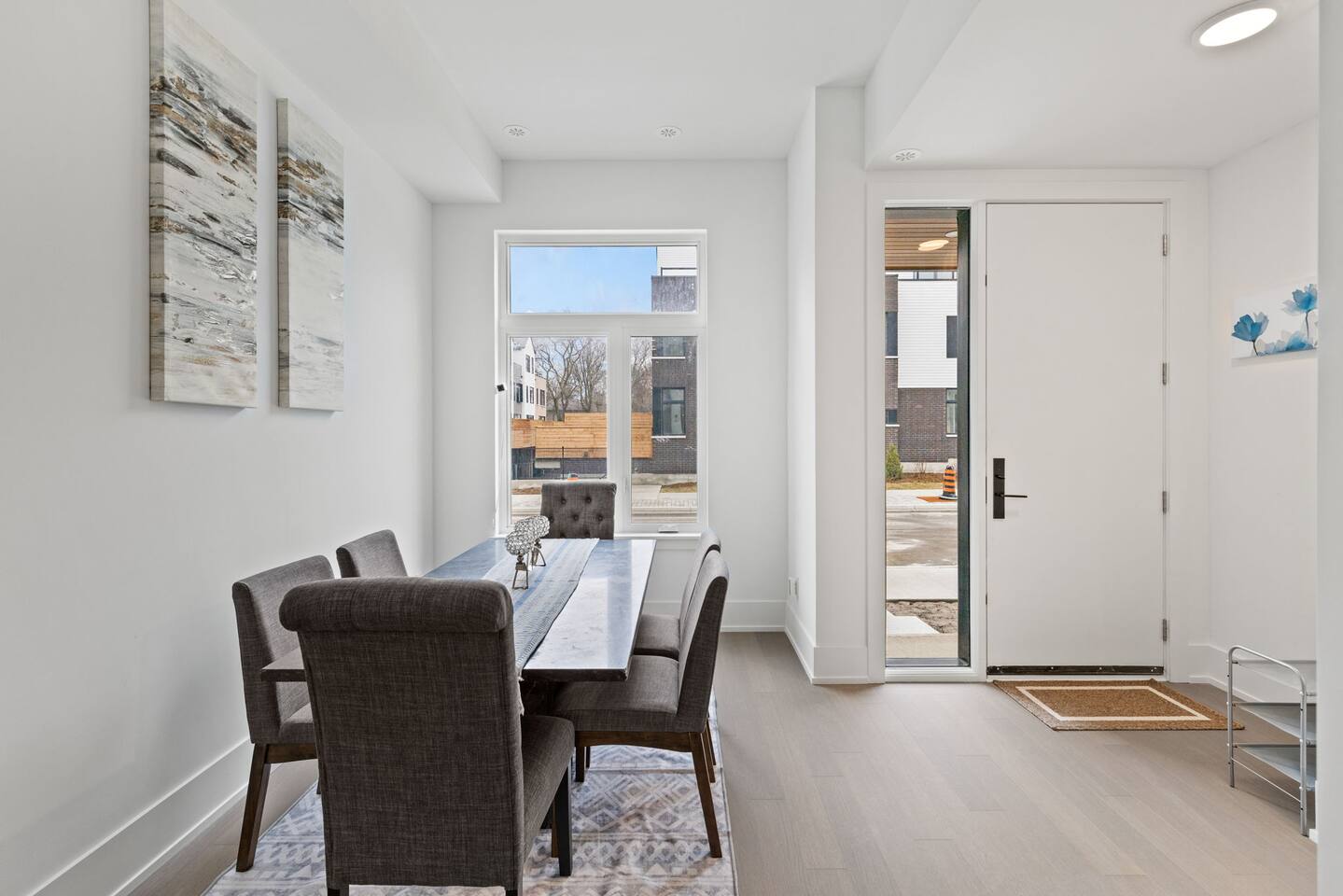 Luxury Townhouse w/ Rooftop deck, Patio & Parking