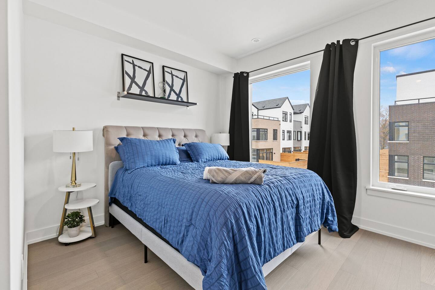 Luxury Townhouse w/ Rooftop deck, Patio & Parking