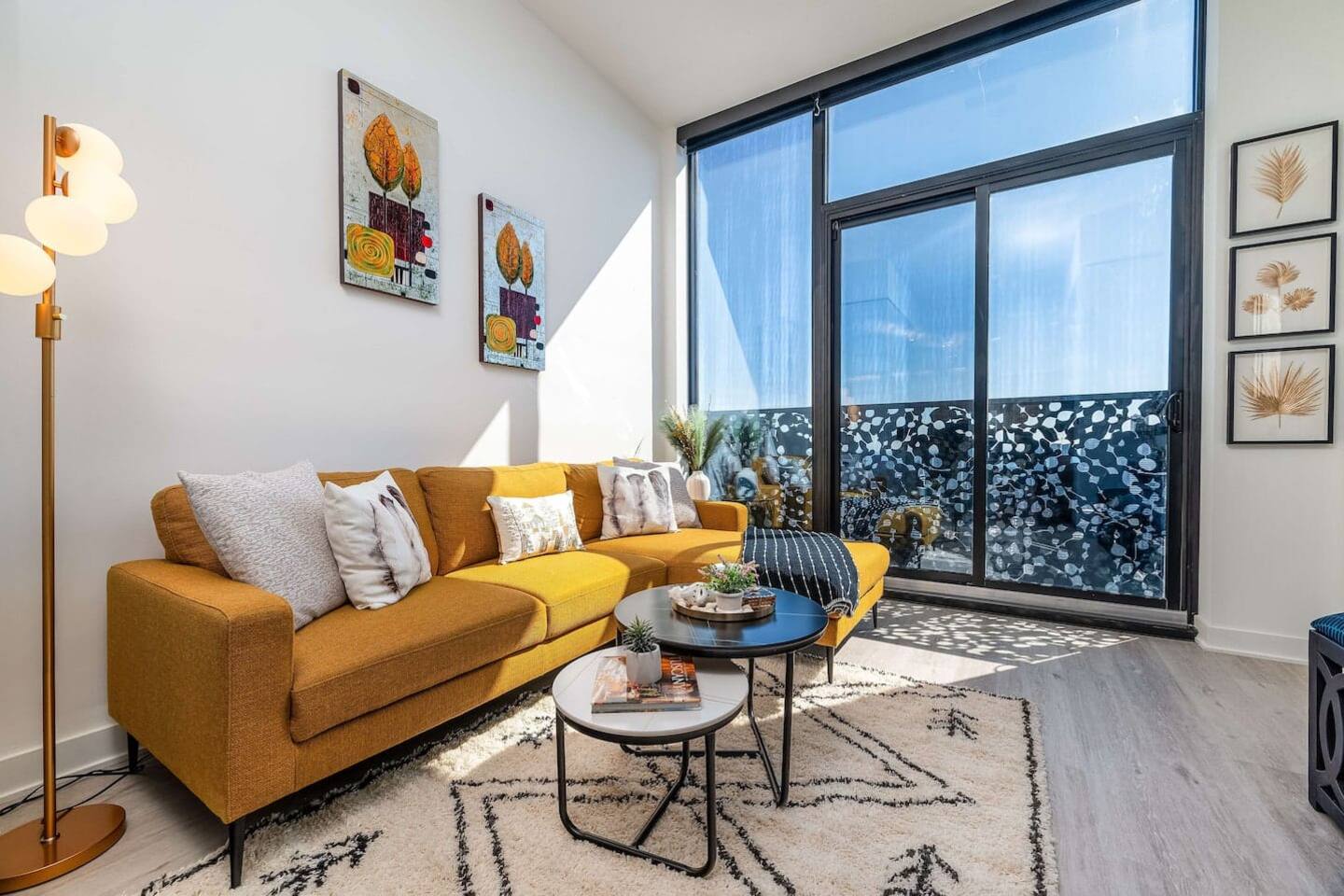 Downtown 2BR Condo w/ CN Tower Views โ Toronto โ vacation rental