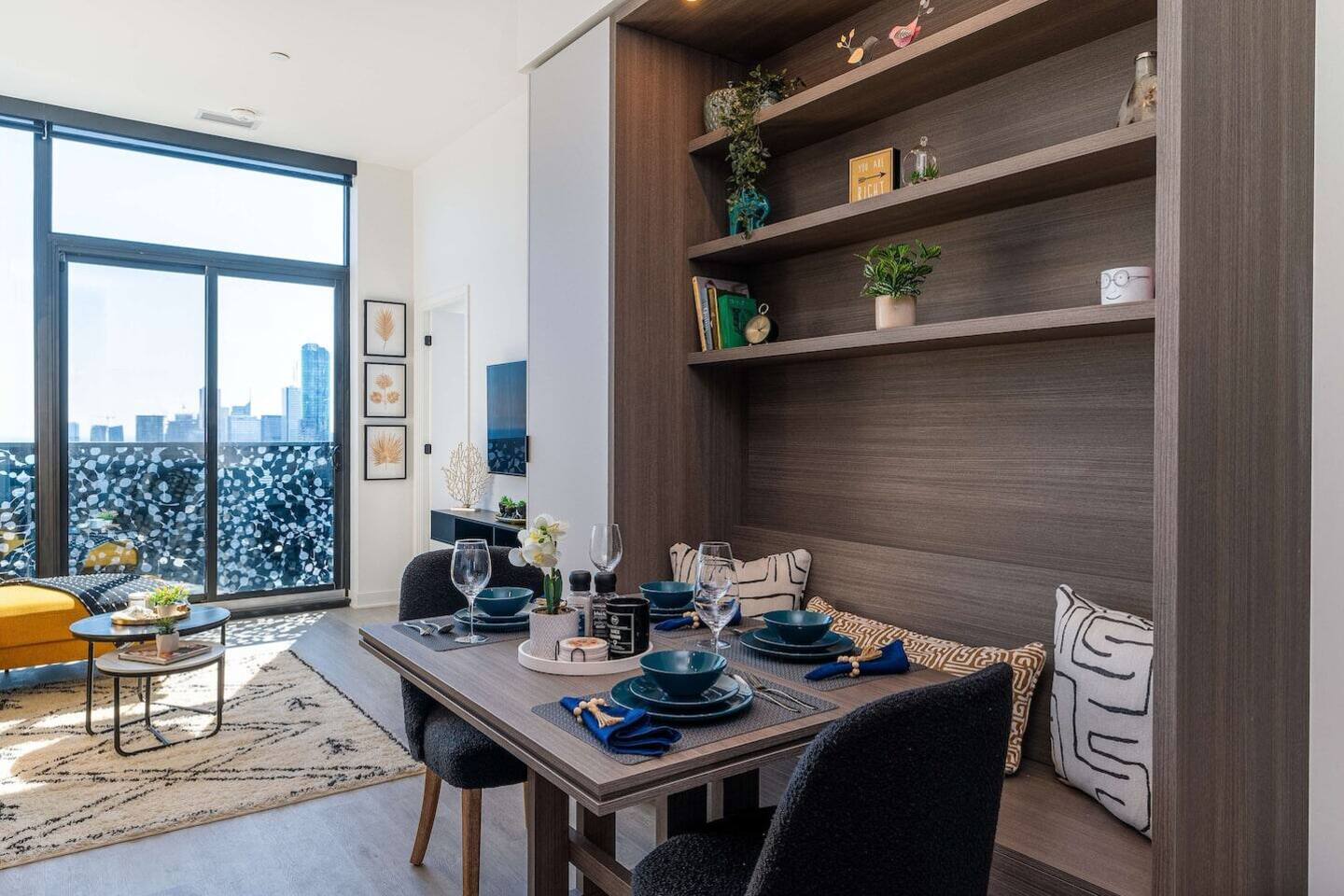 Downtown 2BR Condo w/ CN Tower Views