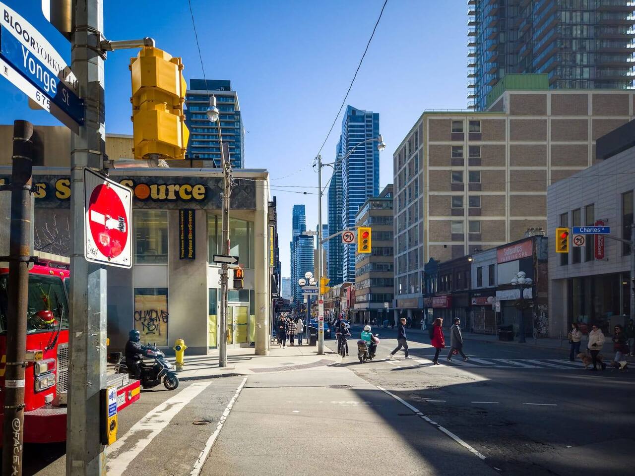 Downtown 2BR Condo w/ CN Tower Views