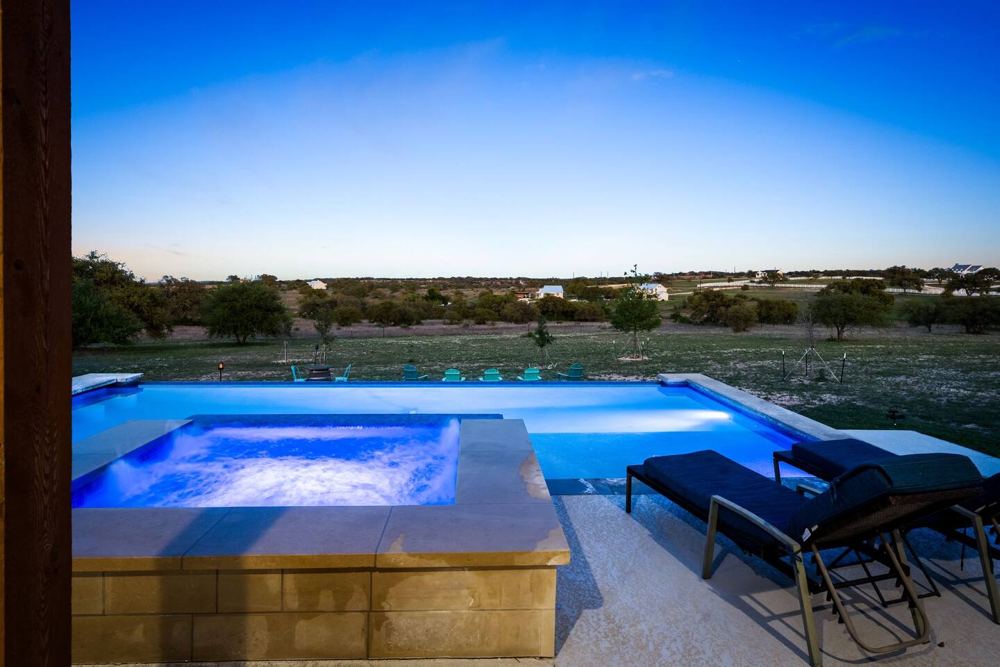 NEW Hot Tub, Pool, Fire Pit, Views on 10 acres