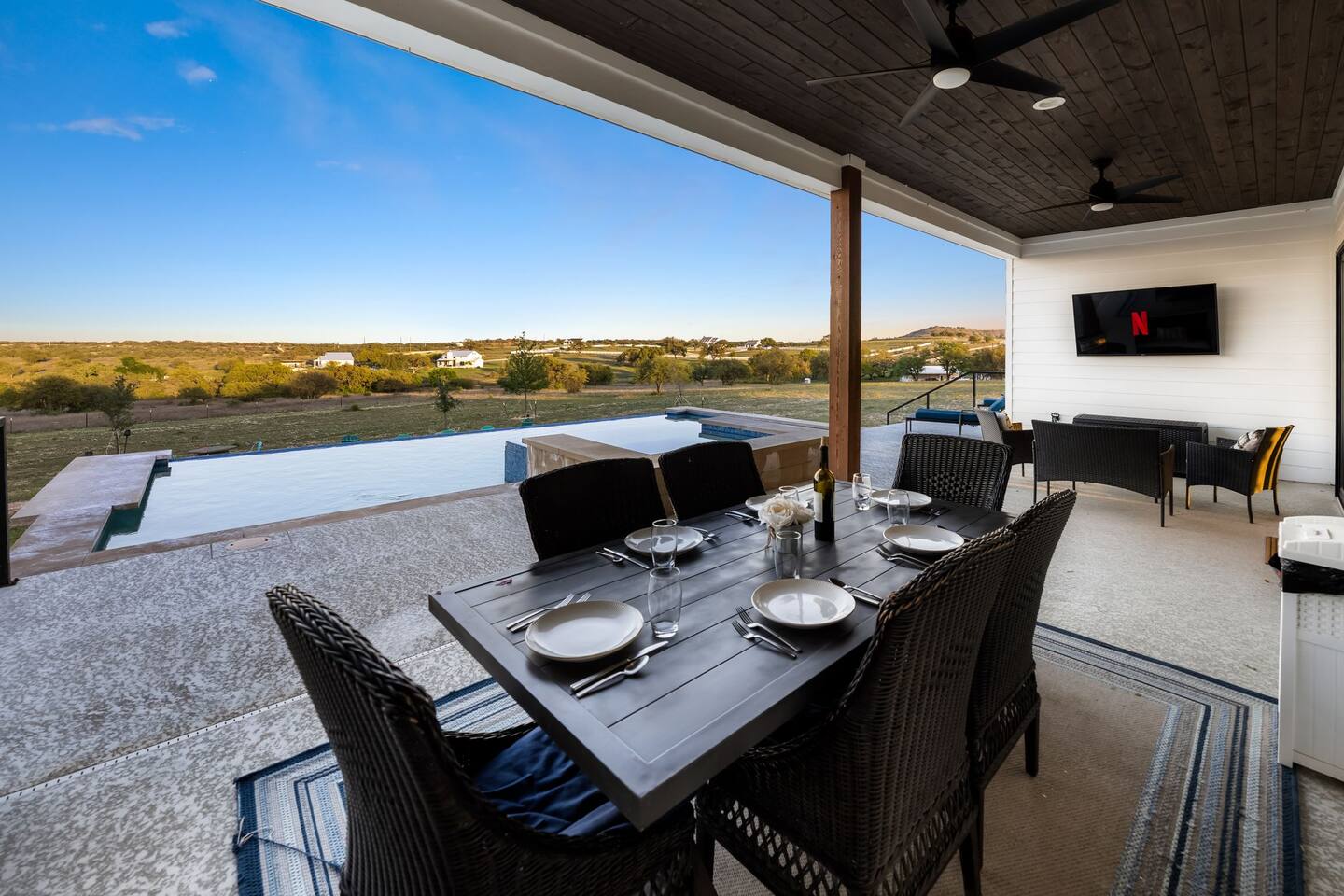 NEW Hot Tub, Pool, Fire Pit, Views on 10 acres