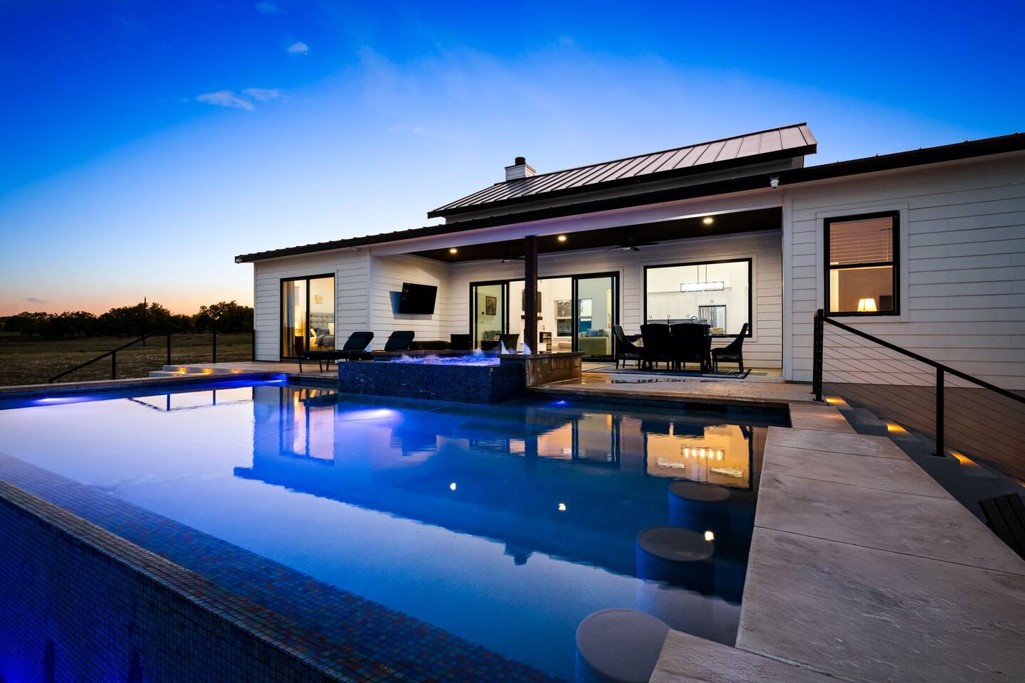 NEW Hot Tub, Pool, Fire Pit, Views on 10 acres — Johnson City — vacation rental