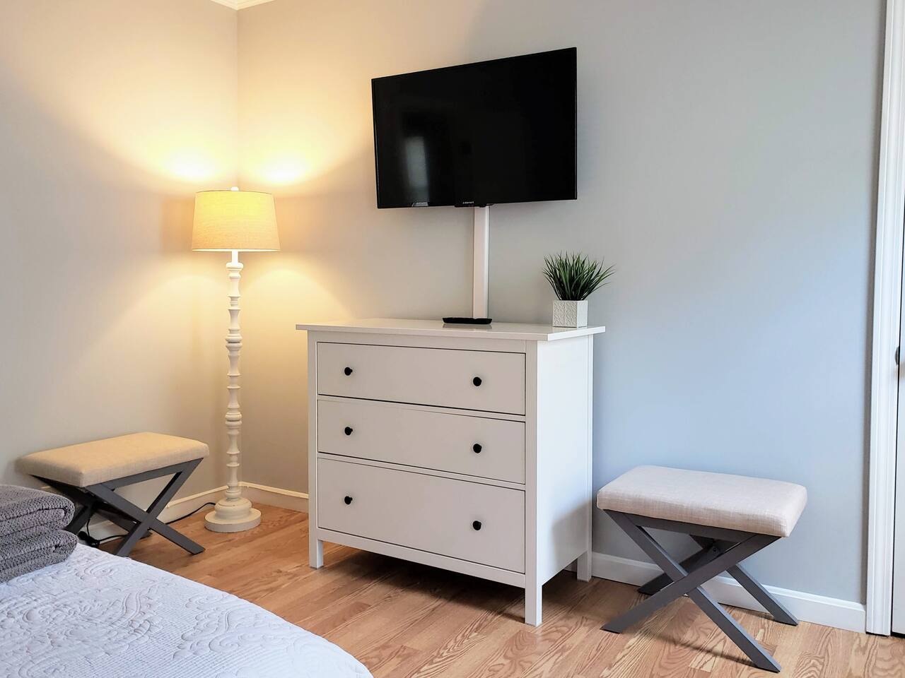 Modern Apt 5 Miles to Beach 5 Min Walk to Westerly