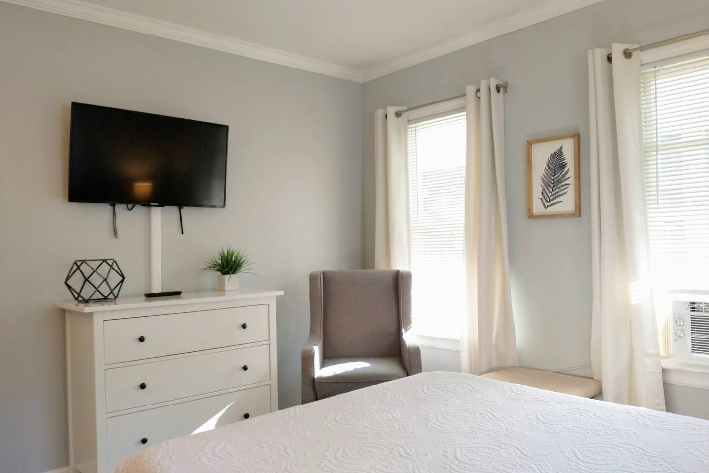 Modern Apt 5 Miles to Beach 5 Min Walk to Westerly