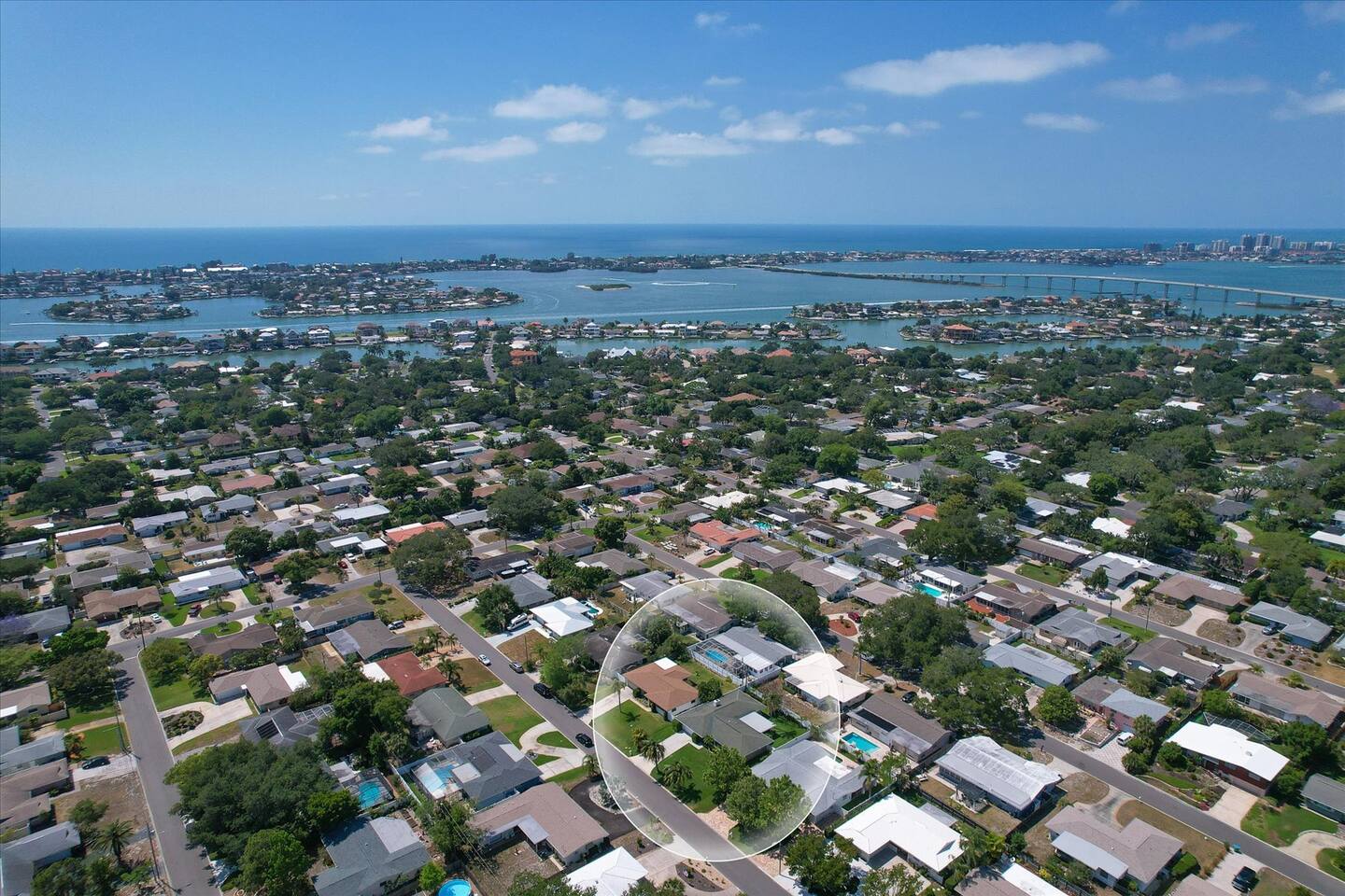 Tropical Escape | Modern | Minutes From Beach!