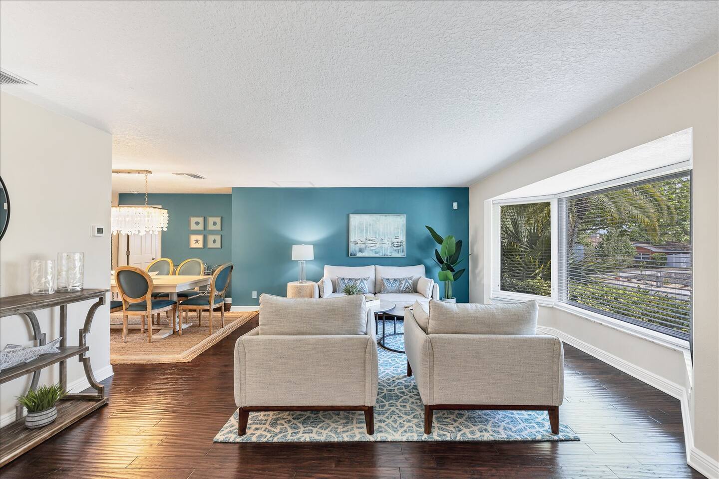 Tropical Escape | Modern | Minutes From Beach!