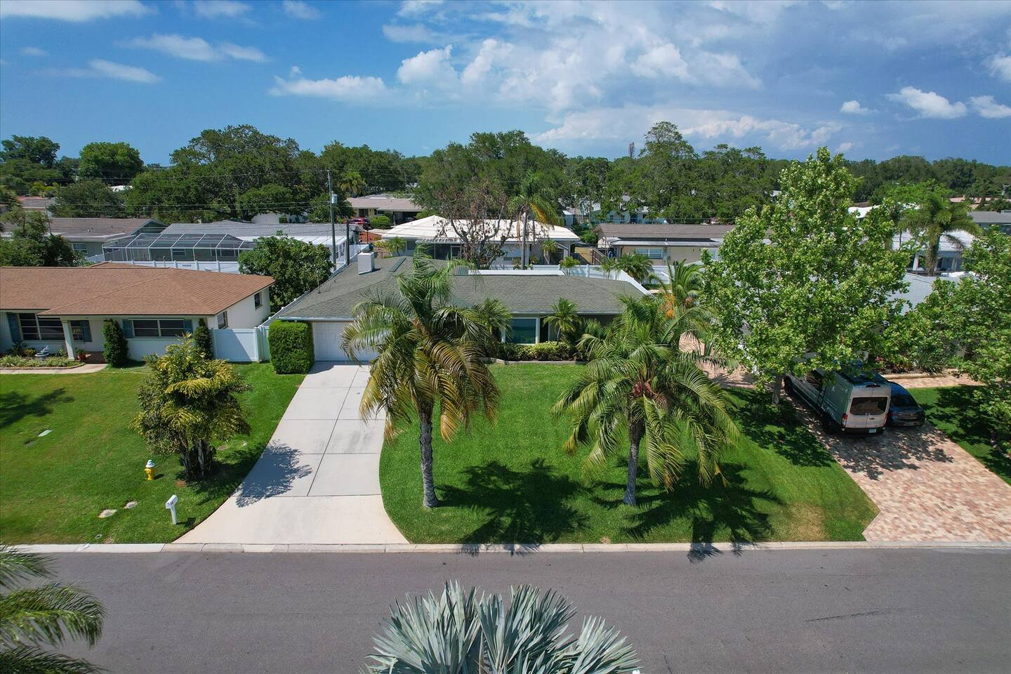 Tropical Escape | Modern | Minutes From Beach!