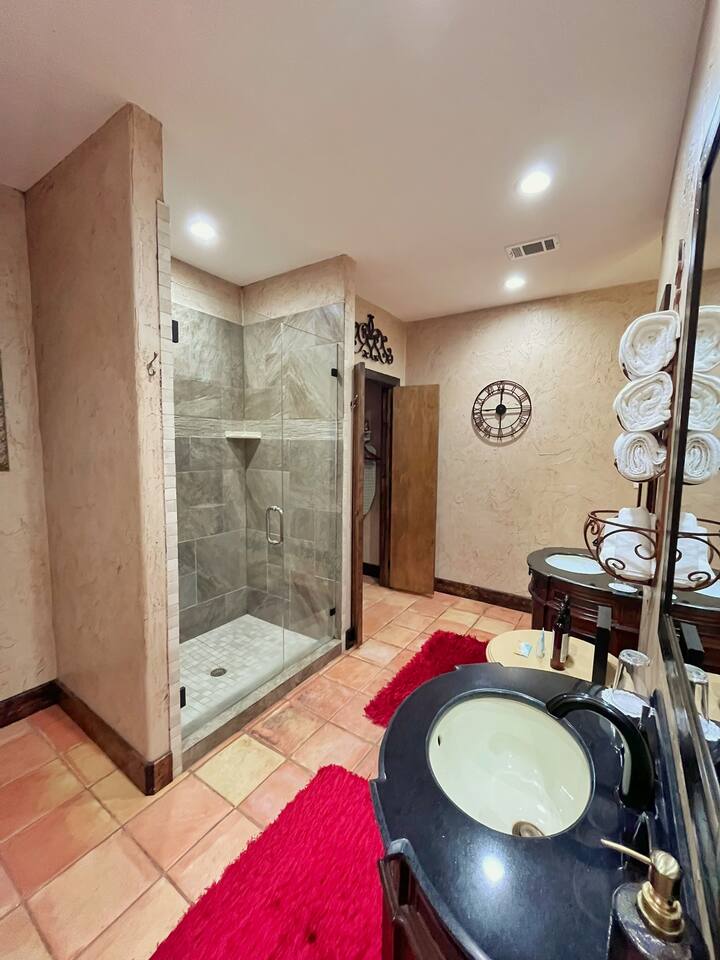 Fortunata Winery Villa #3,  Tuscan-Inspired Escape