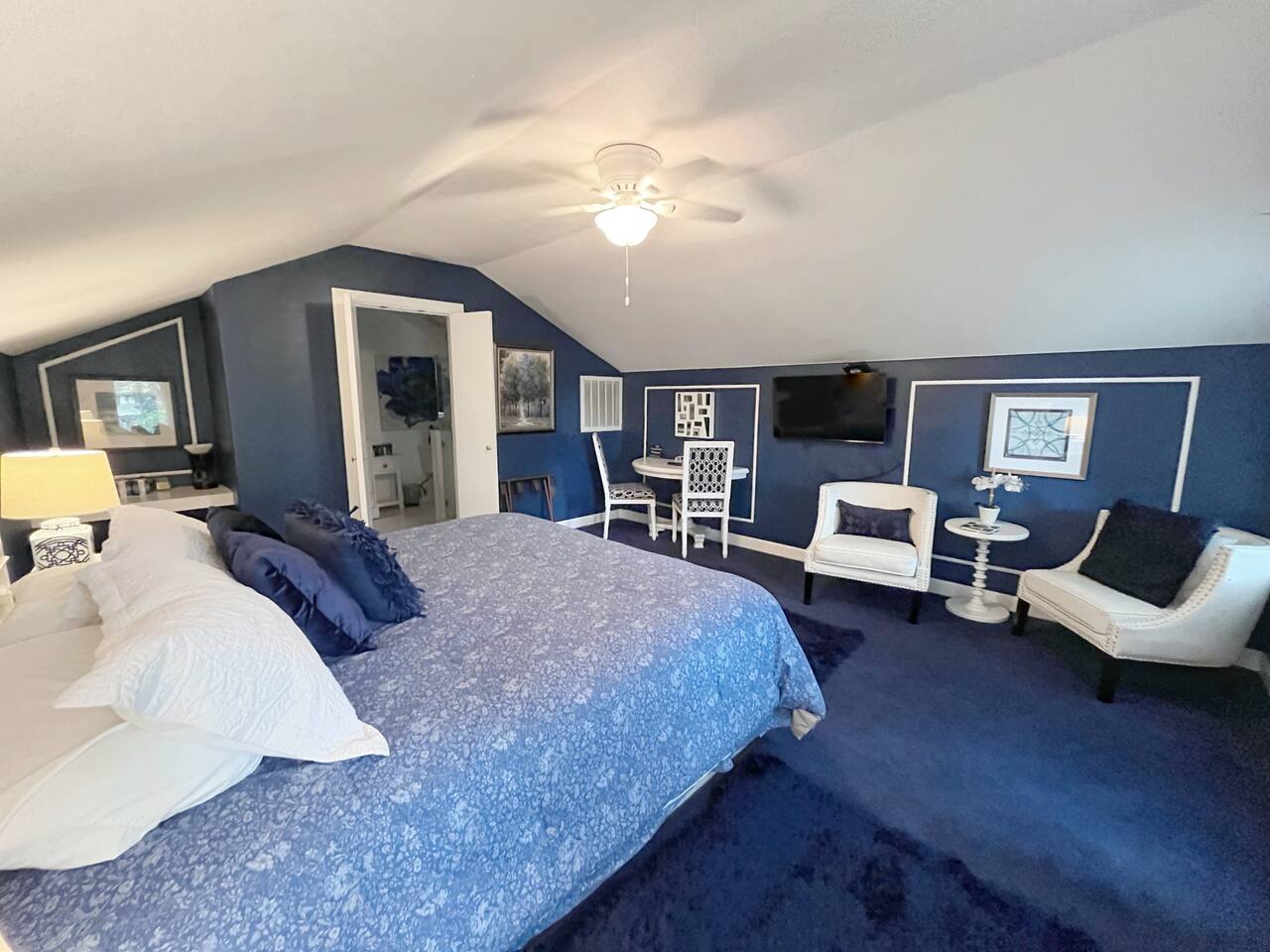 Fortunata Winery Villa #6, Private Loft-Style Stay — Aubrey — vacation rental