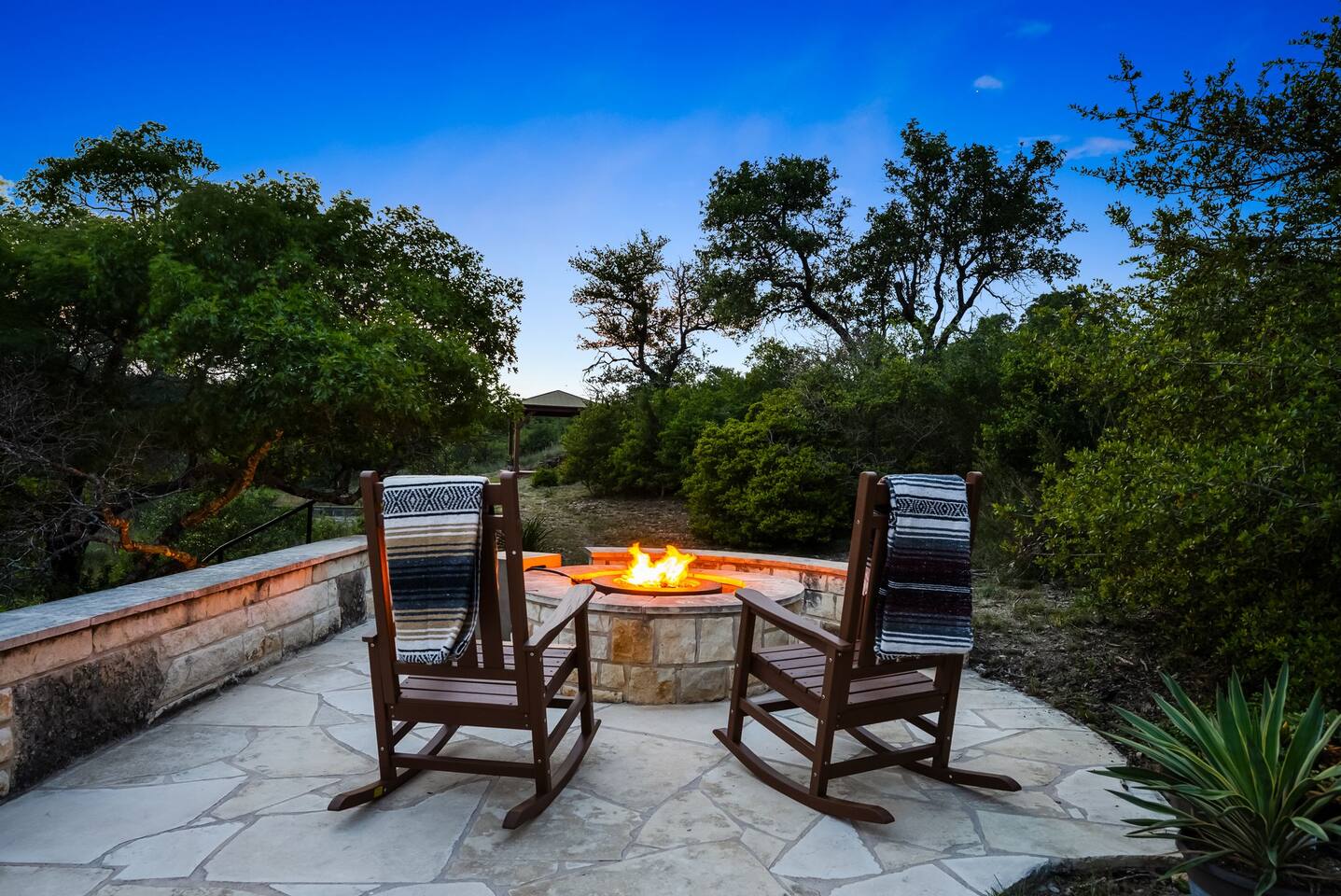 NEW Views, Cold Plunge, Sauna, Fire Pit, 10 acres