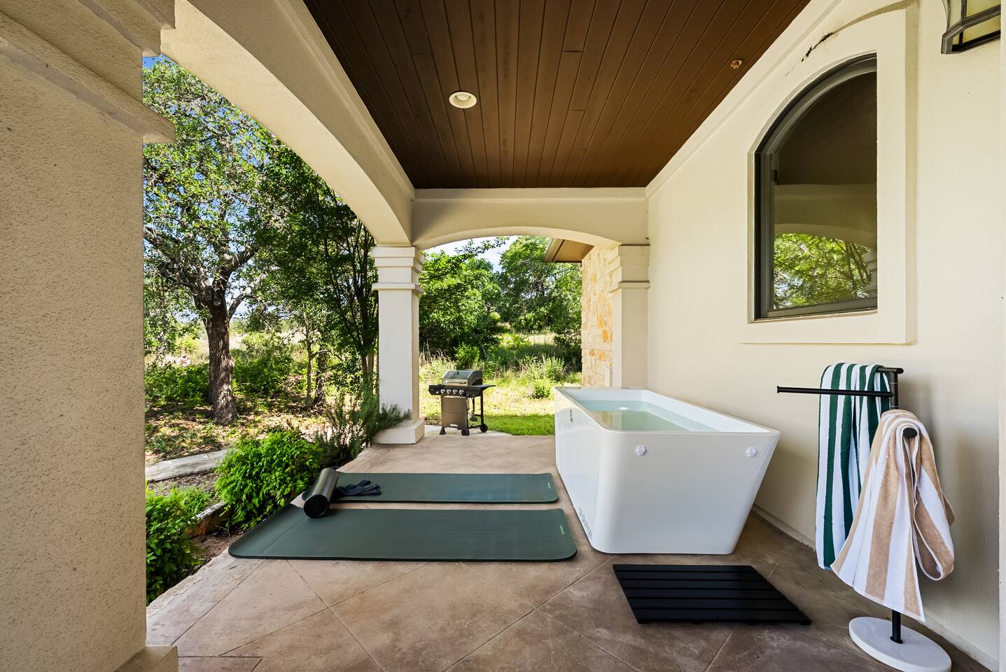 NEW Views, Cold Plunge, Sauna, Fire Pit, 10 acres