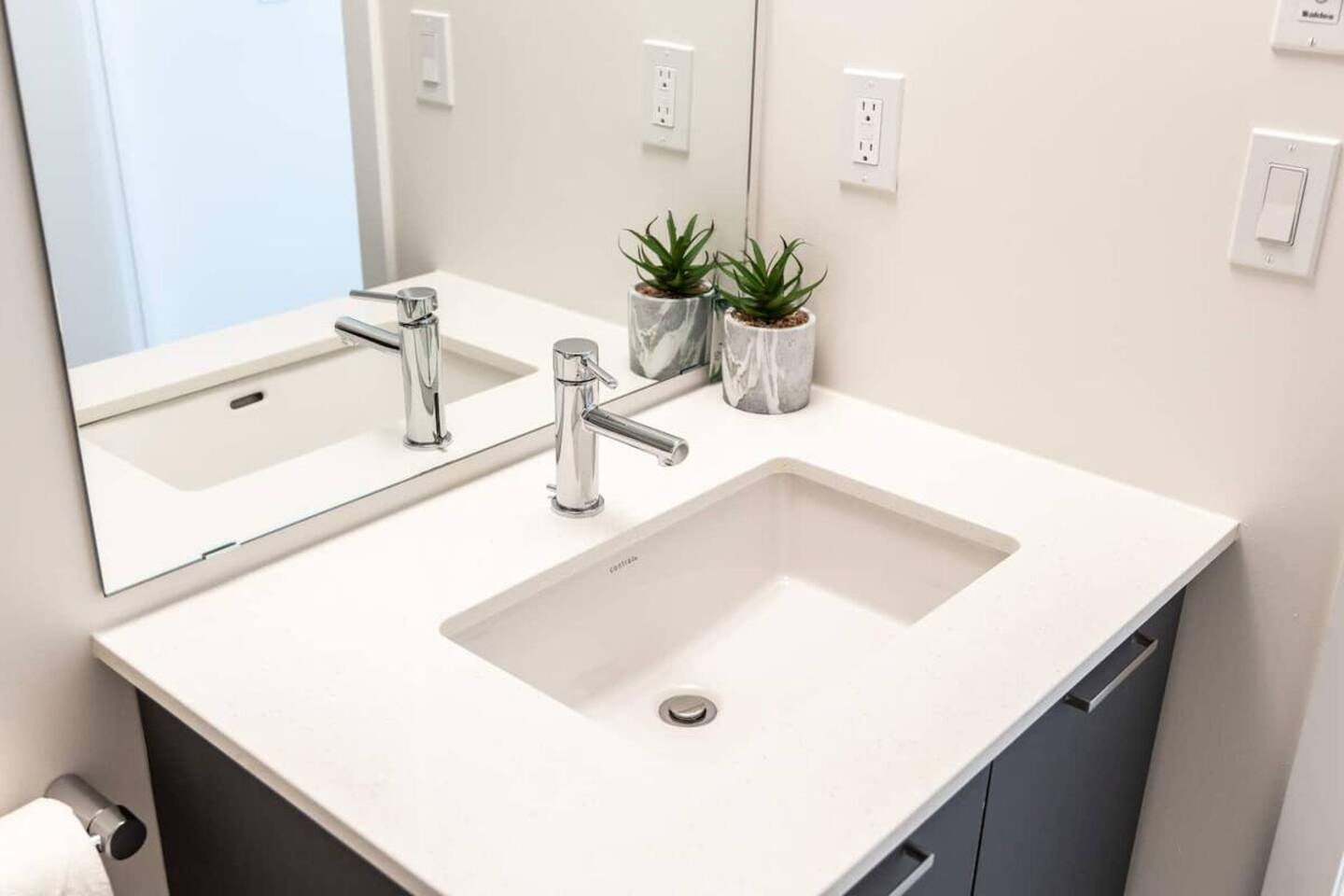 Elegant 4BR Condo with City Views & Free Parking