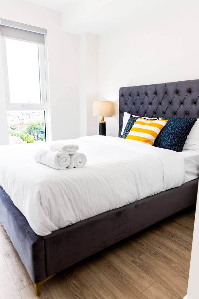 Spacious 3-BDR Home with Incredible View + parking