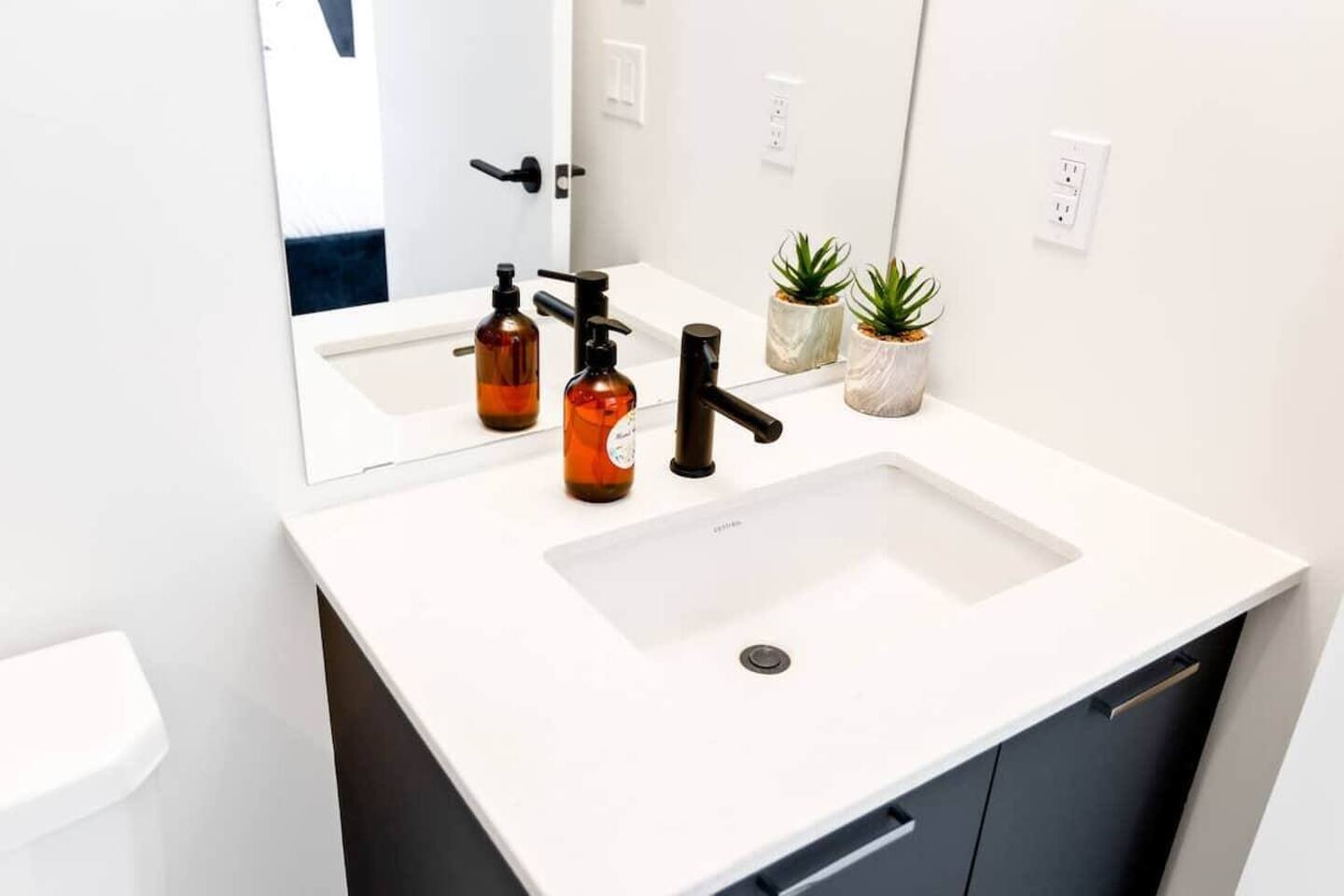 Spacious 3-BDR Home with Incredible View + parking