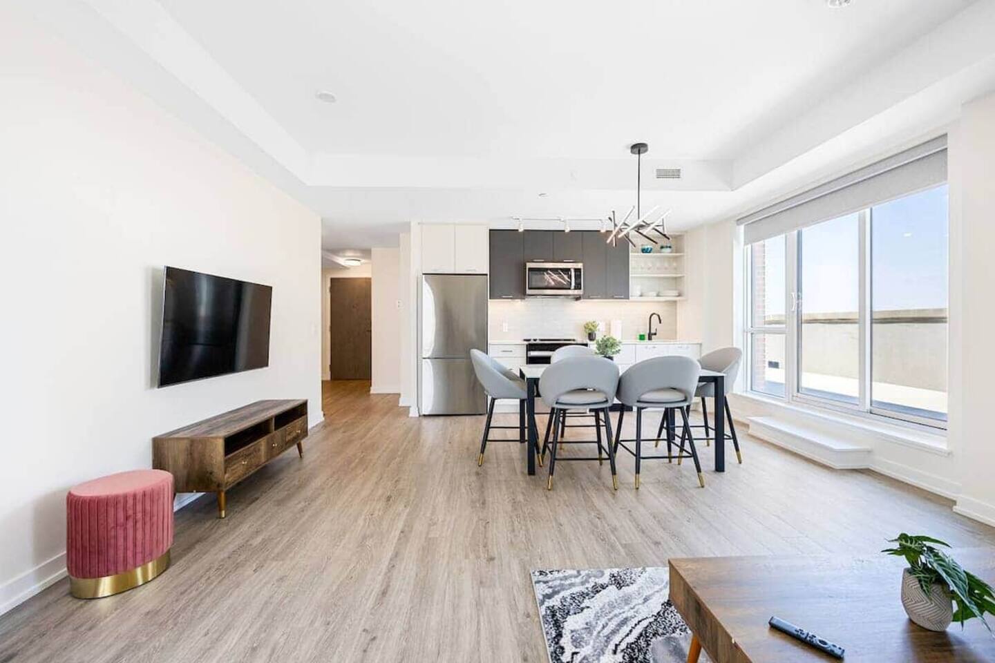 Spacious 3-BDR Home with Incredible View + parking — Toronto — vacation rental