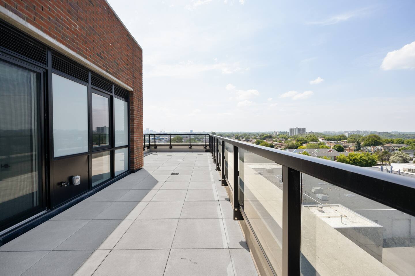 2-Level 3BR SkyLoft • City Views • Huge Terrace