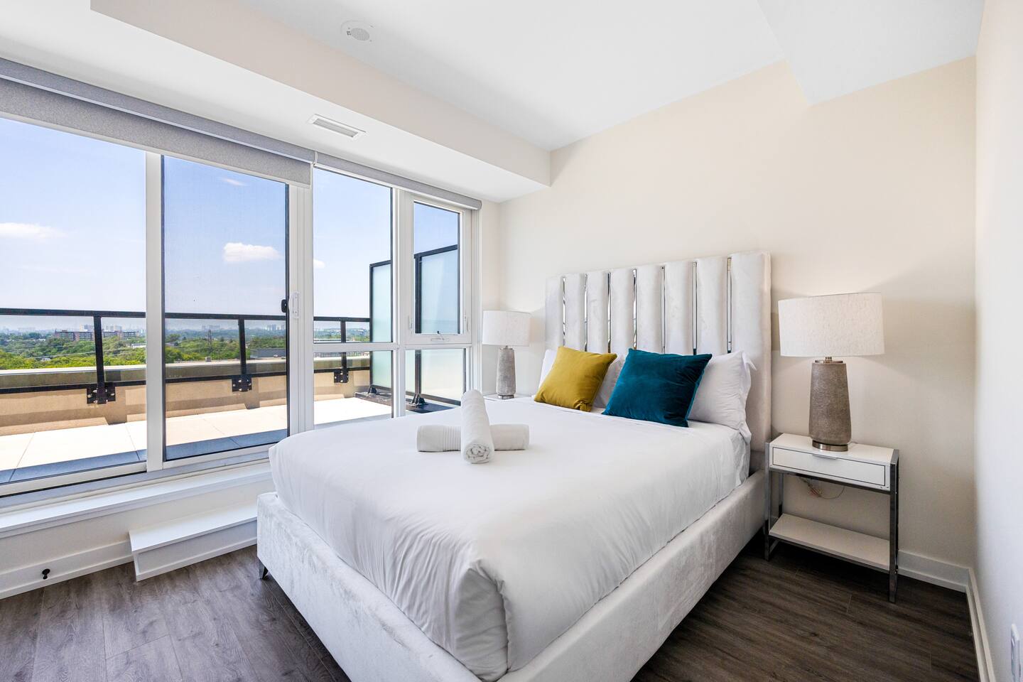 2-Level 3BR SkyLoft • City Views • Huge Terrace
