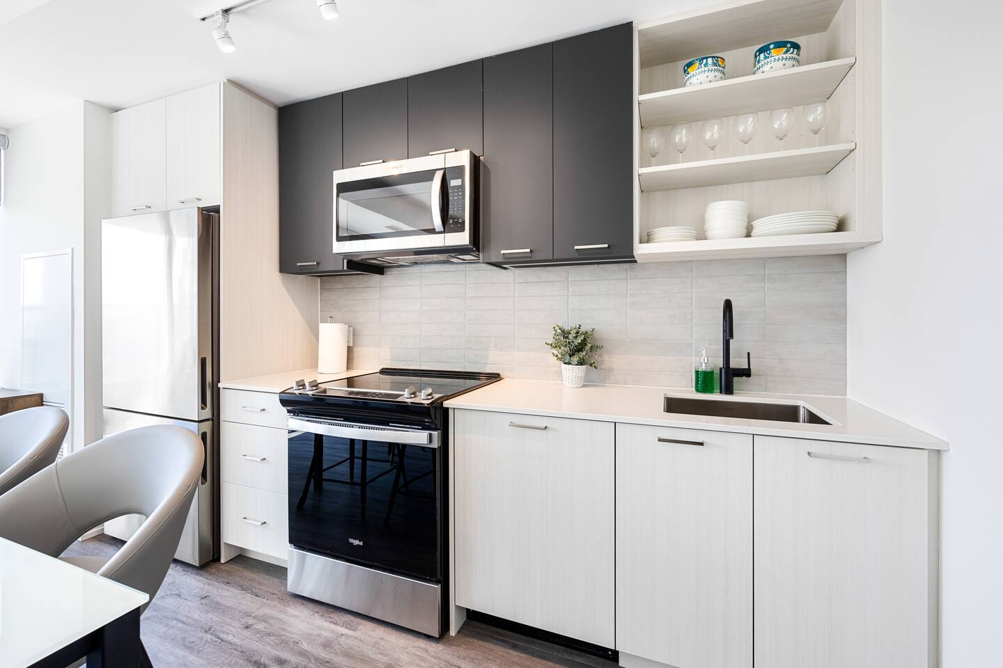 2-Level 3BR SkyLoft • City Views • Huge Terrace