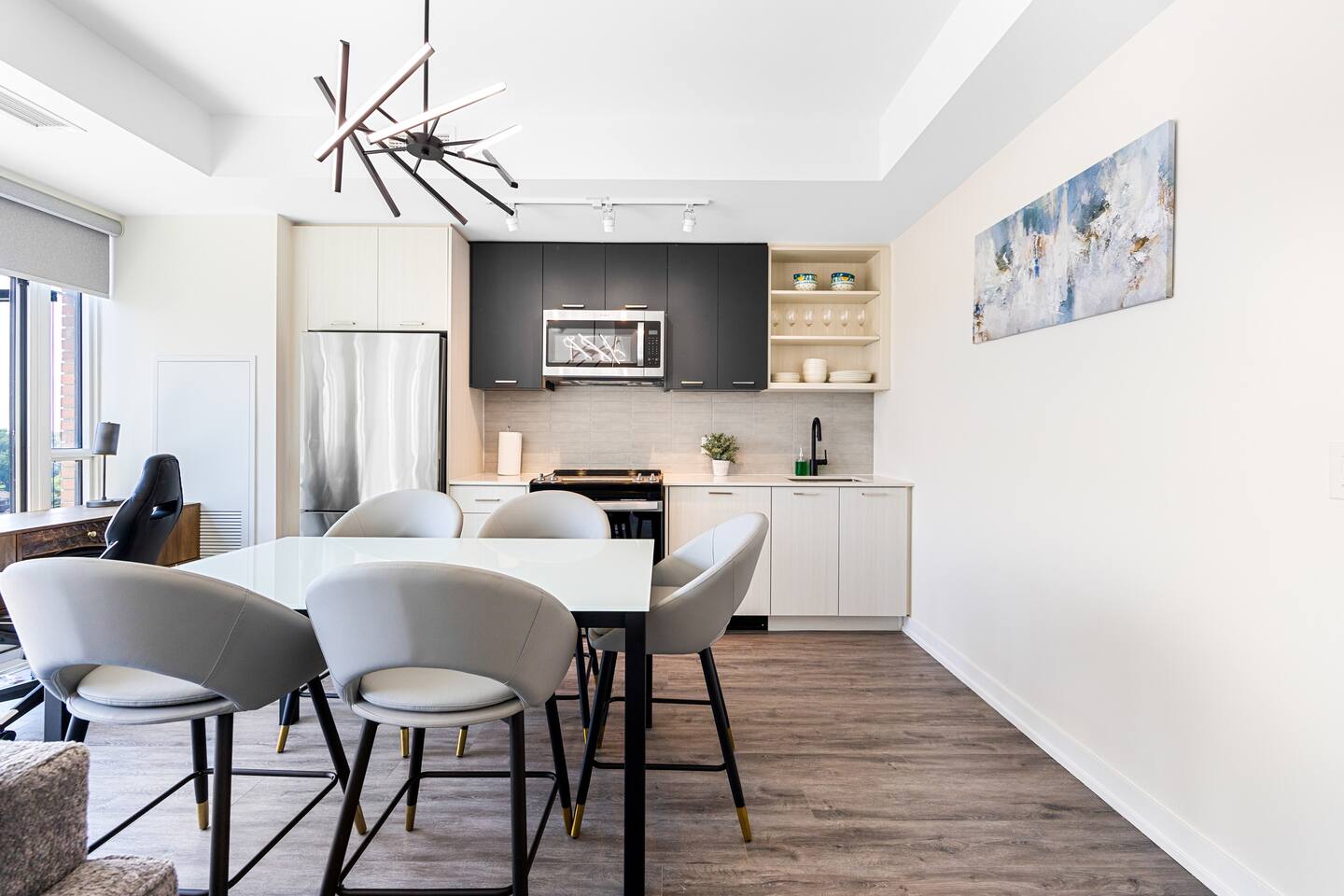 2-Level 3BR SkyLoft • City Views • Huge Terrace