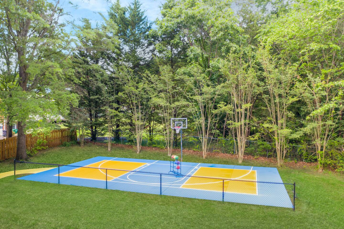 Pickleball, Basketball, Movie Theater, King Beds