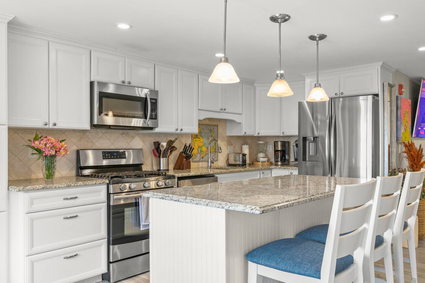 Pet-Friendly Beachside Condo + Parking on Comm St