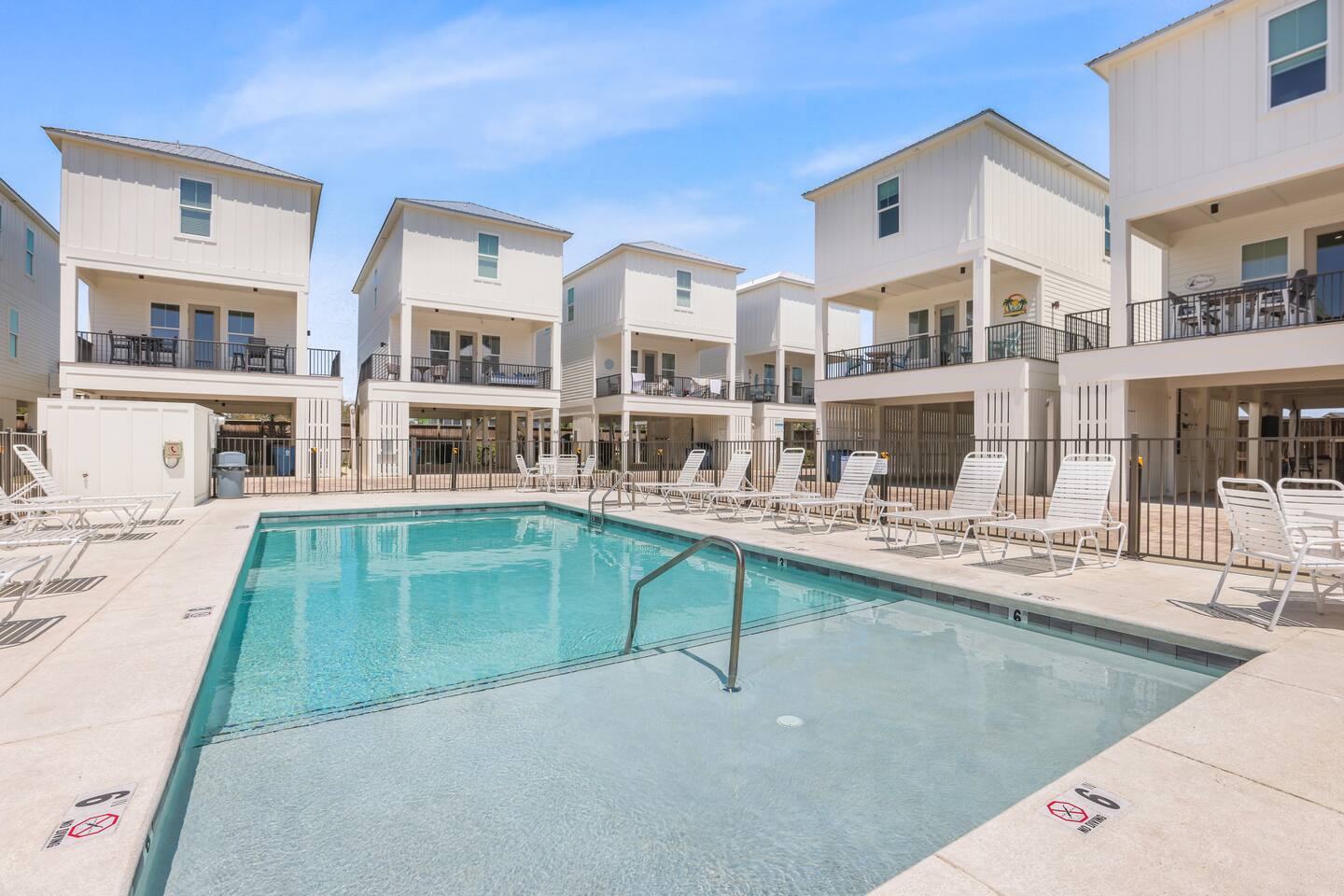 Heated Pool, Beach Views - Easy Access! Sleeps 14