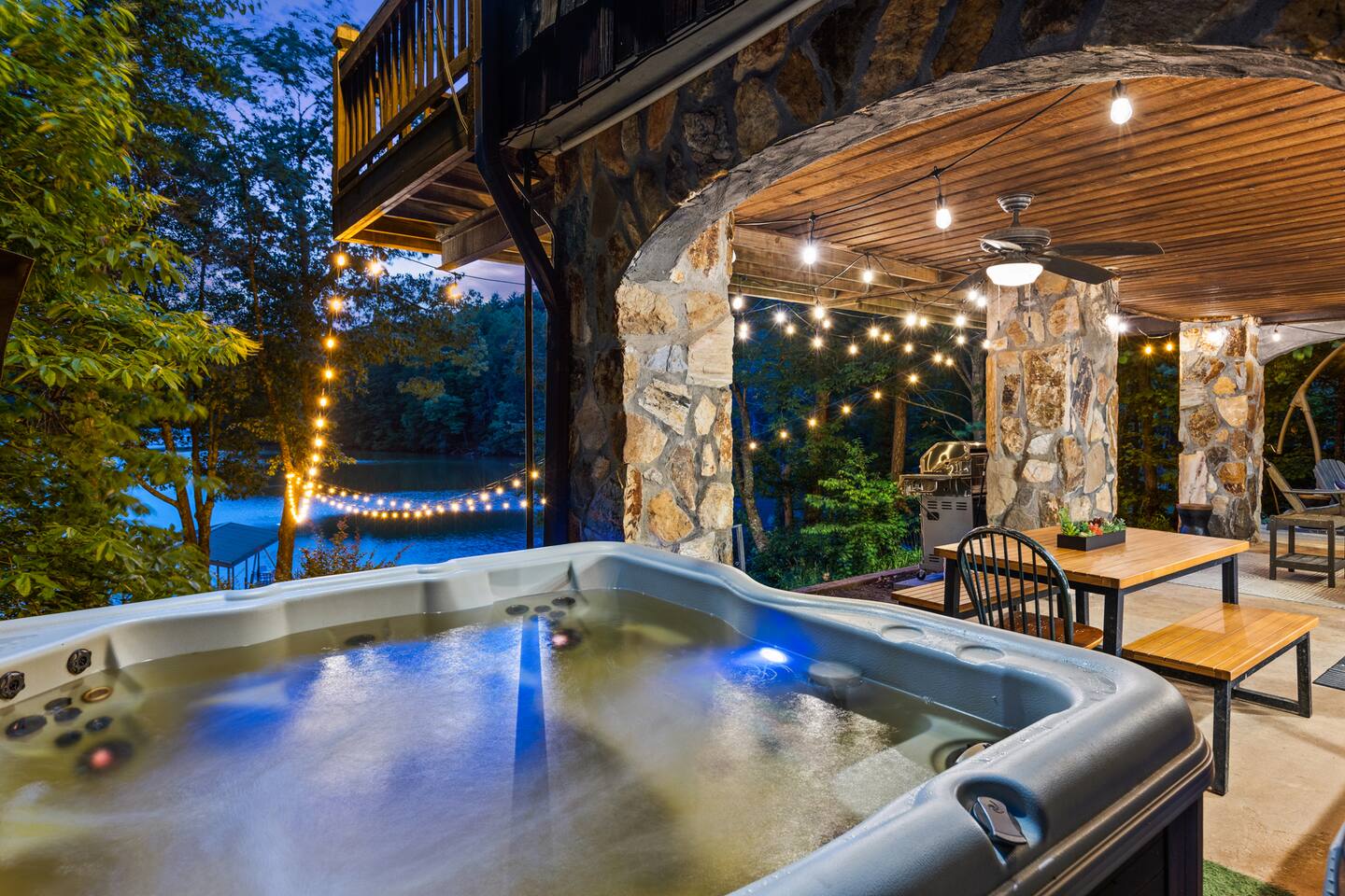 Lakefront Lodge | Private Dock-Hot Tub-PetFriendly - Holiday Home — Morganton — vacation rental