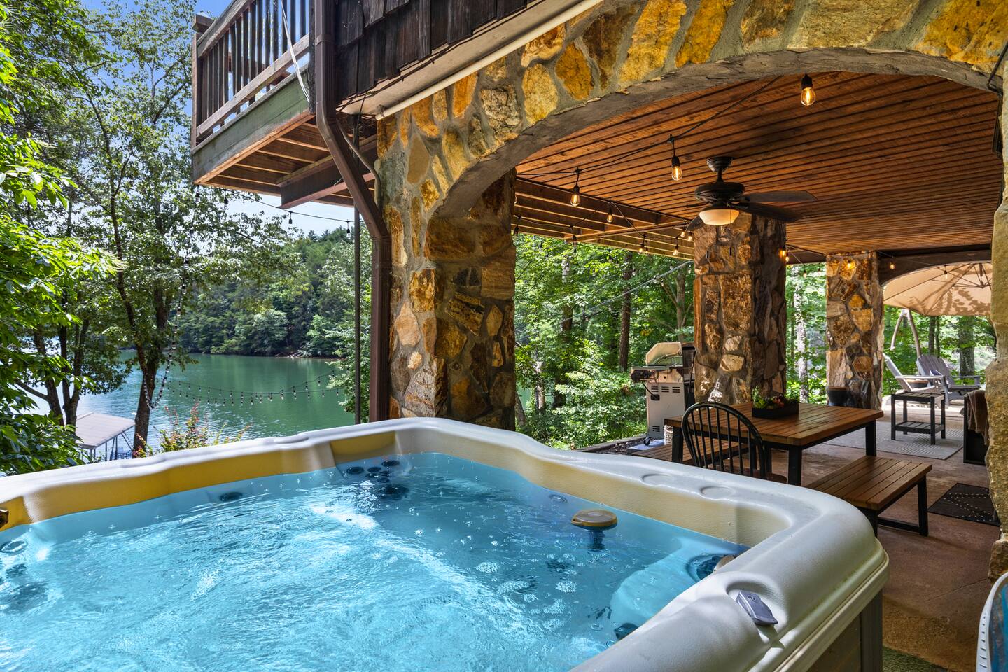 Lakefront Lodge | Private Dock-Hot Tub-PetFriendly - Holiday Home