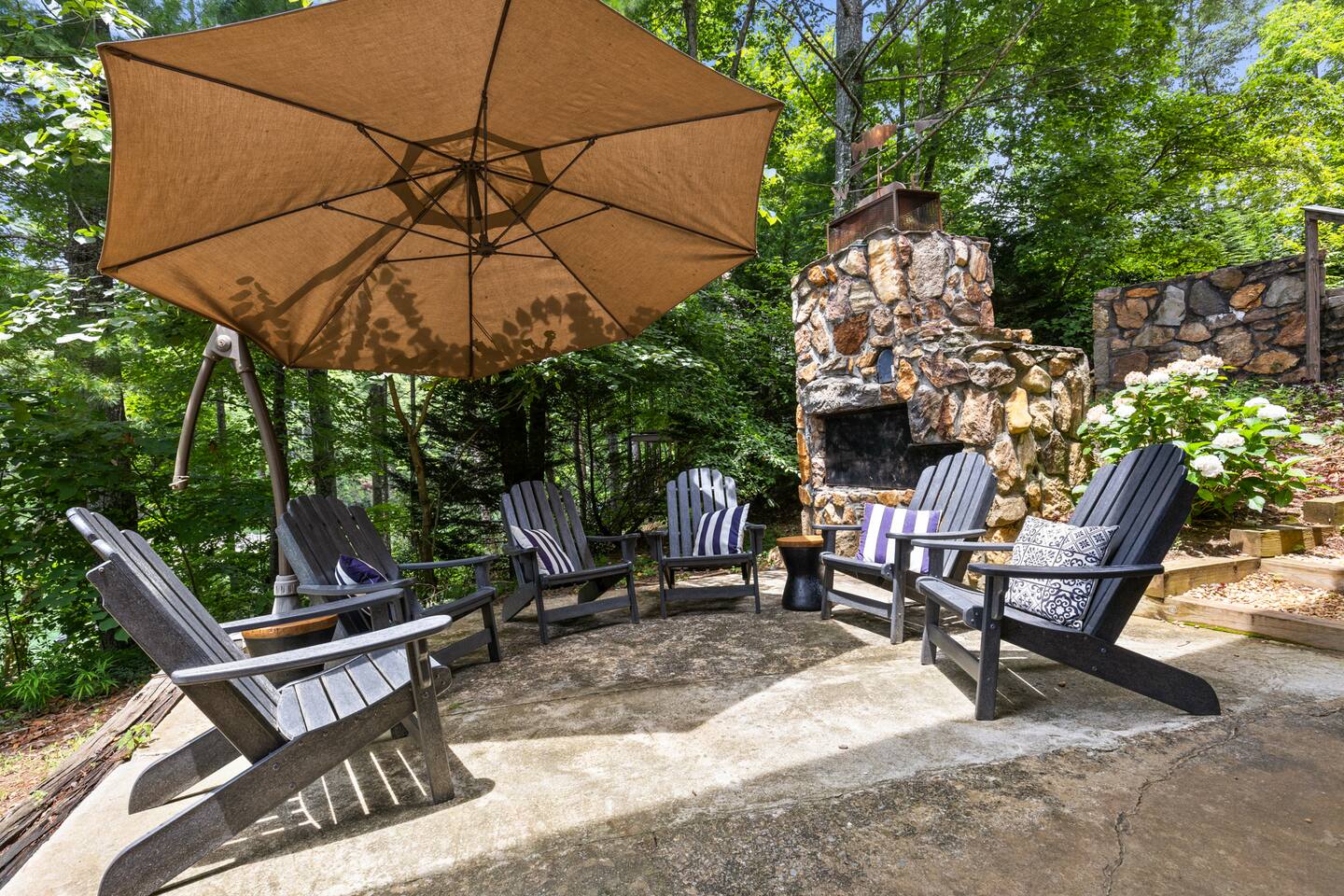 Lakefront Lodge | Private Dock-Hot Tub-PetFriendly - Holiday Home