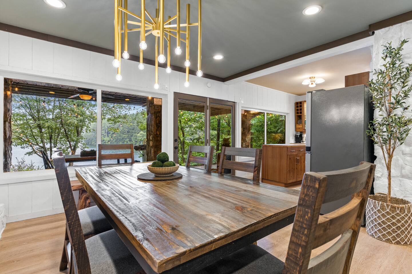 Lakefront Lodge | Private Dock-Hot Tub-PetFriendly - Holiday Home