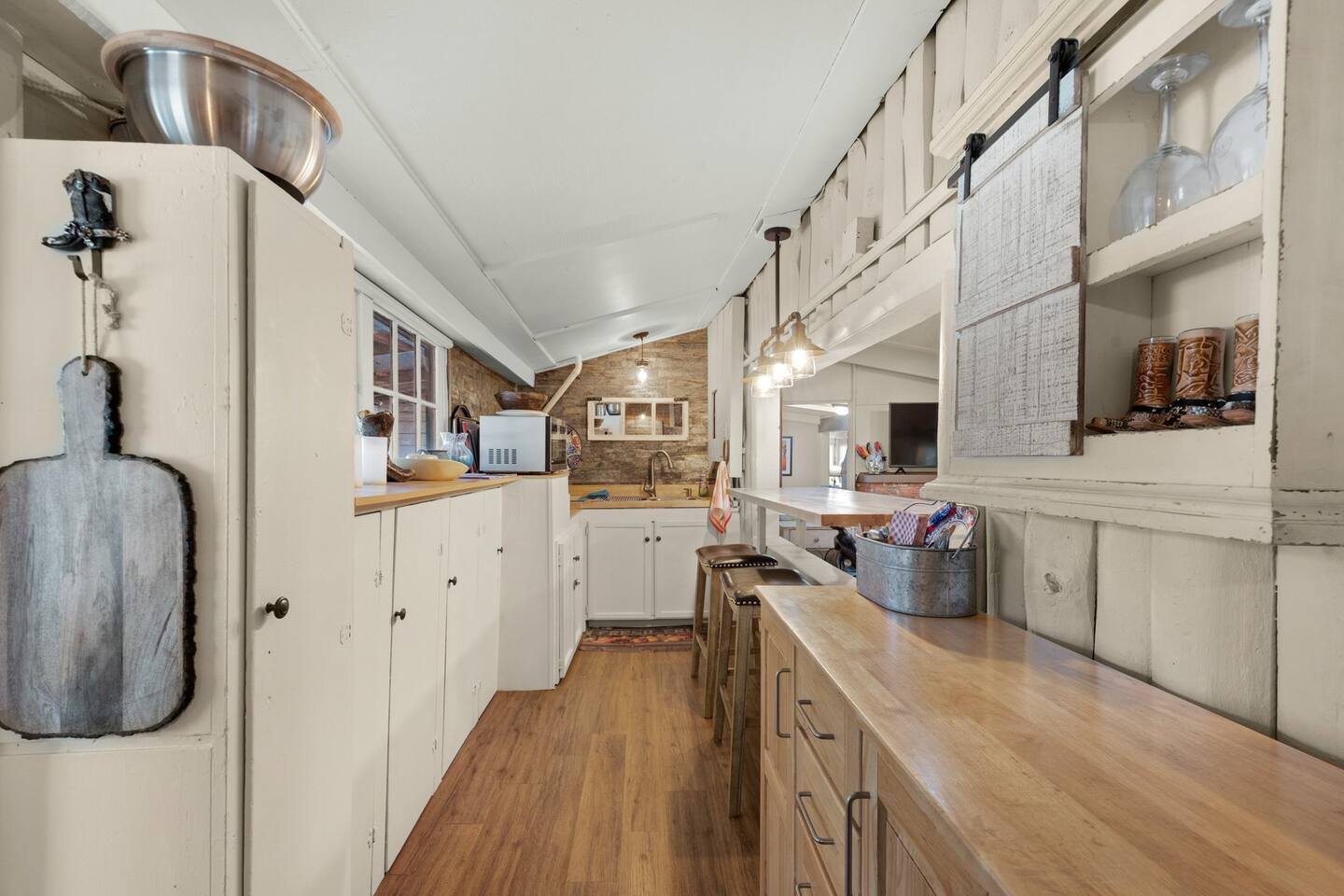 Cowboy Cabin Ranch - Rustic Luxury on 14 Acres