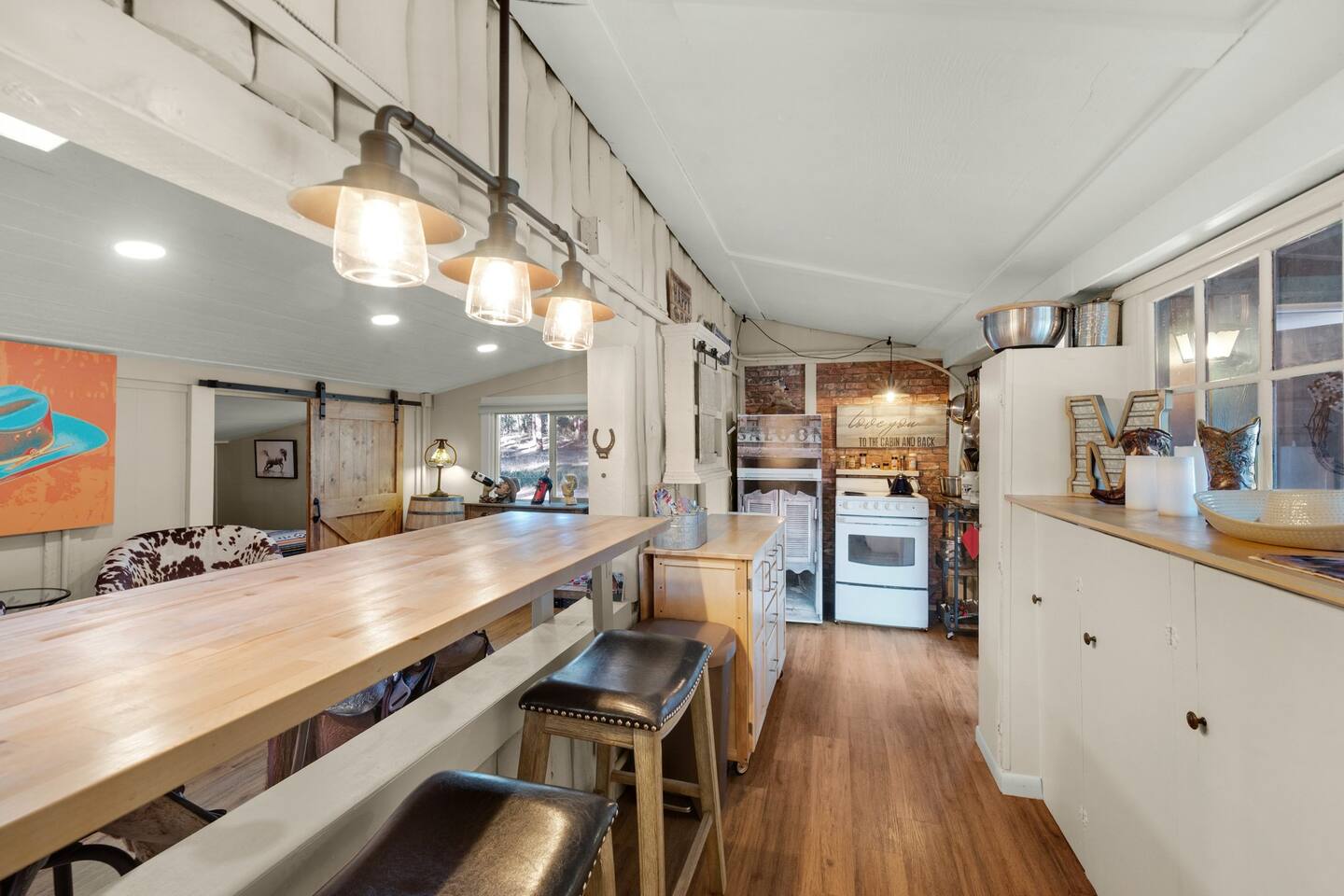 Cowboy Cabin Ranch - Rustic Luxury on 14 Acres