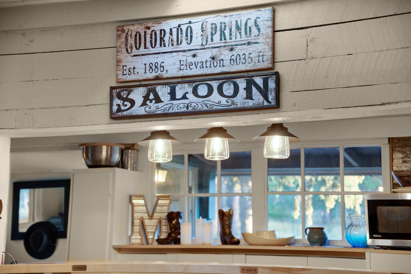 Cowboy Cabin Ranch - Rustic Luxury on 14 Acres
