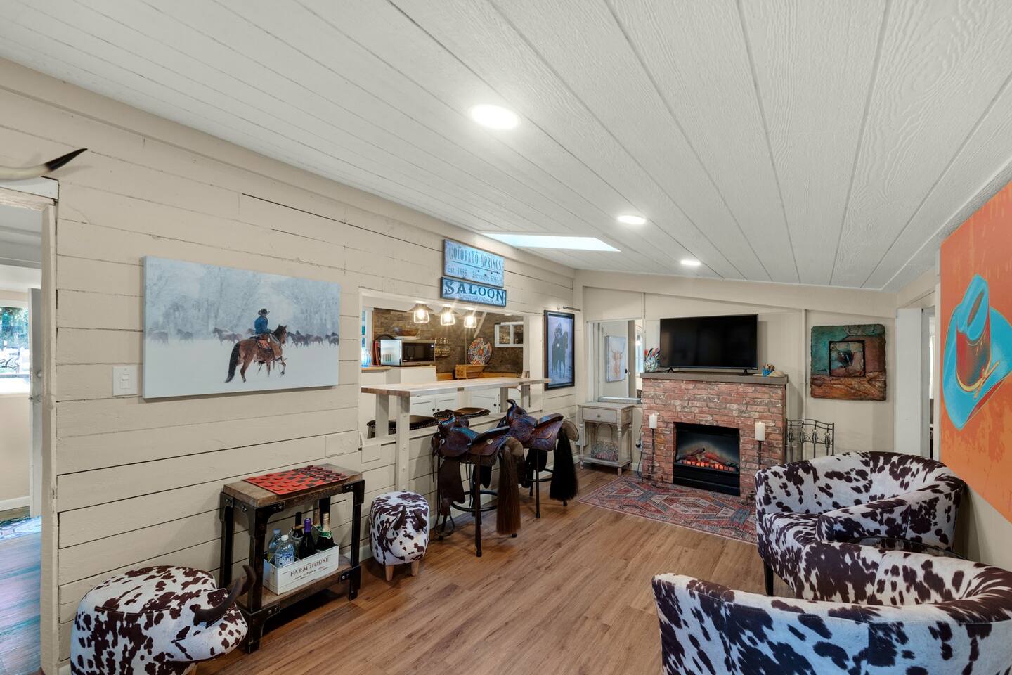 Cowboy Cabin Ranch - Rustic Luxury on 14 Acres