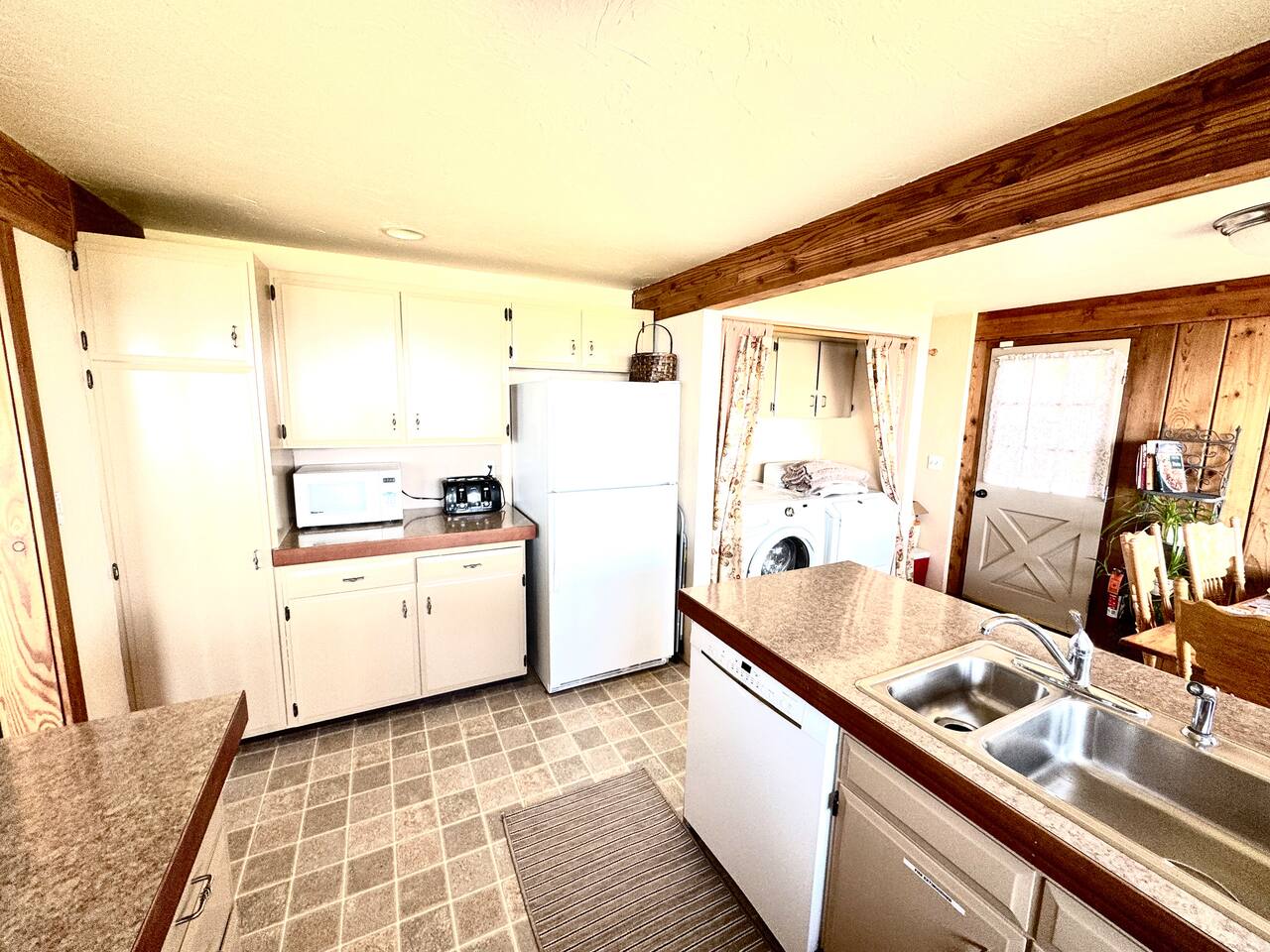 Sunset Hideaway-Oceanfront Bliss