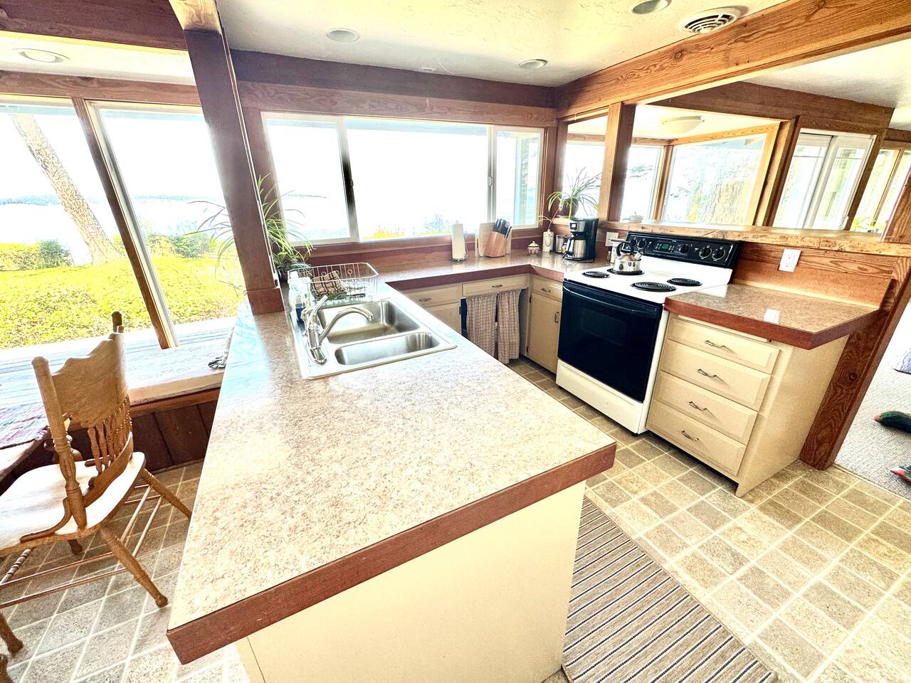 Sunset Hideaway-Oceanfront Bliss
