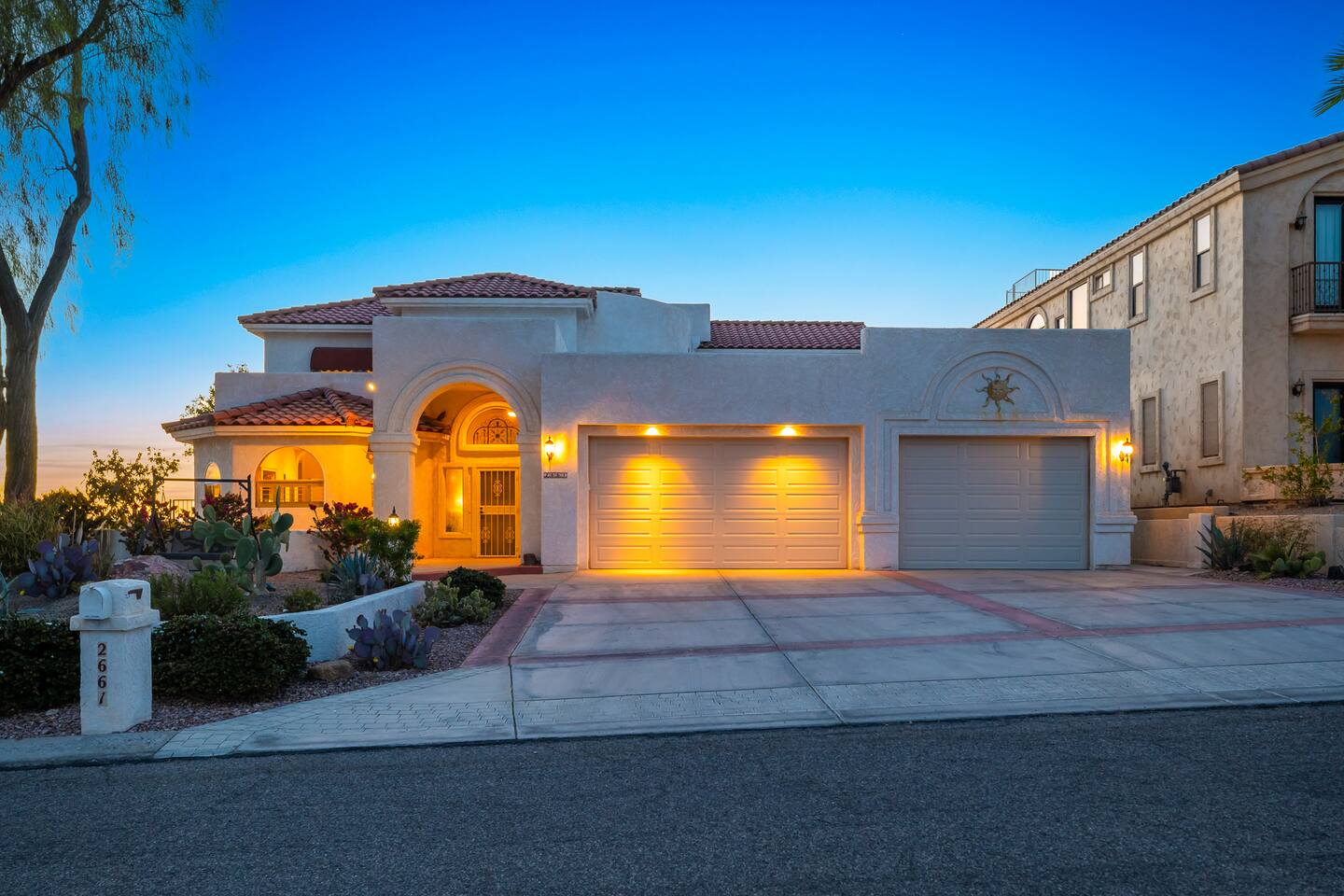 Luxury Golf Course & Lake Views | Pool | 4bd | BBQ