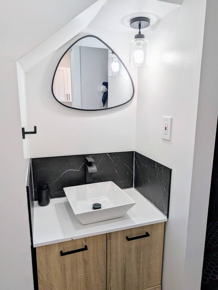Brownstone gem w/ backyard in Hoboken! mins to NYC