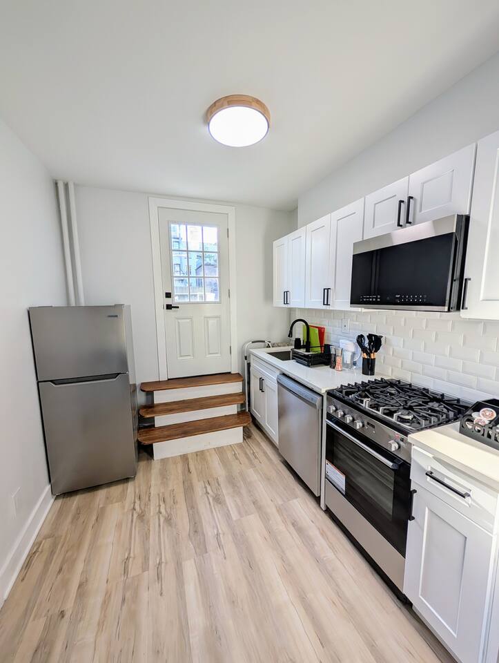 Brownstone gem w/ backyard in Hoboken! mins to NYC