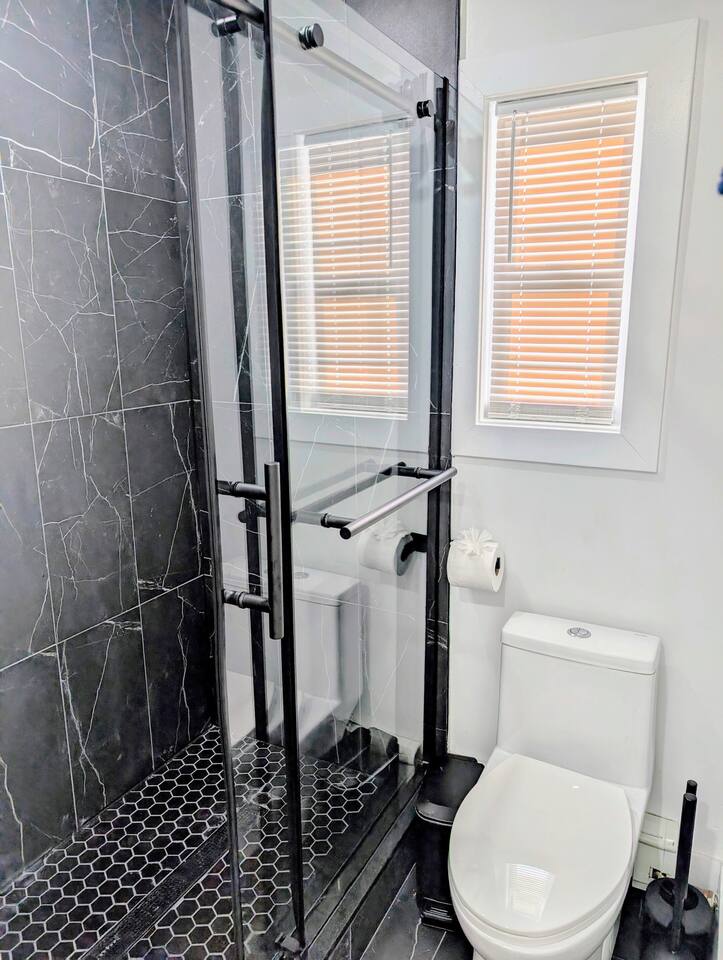Brownstone gem w/ backyard in Hoboken! mins to NYC