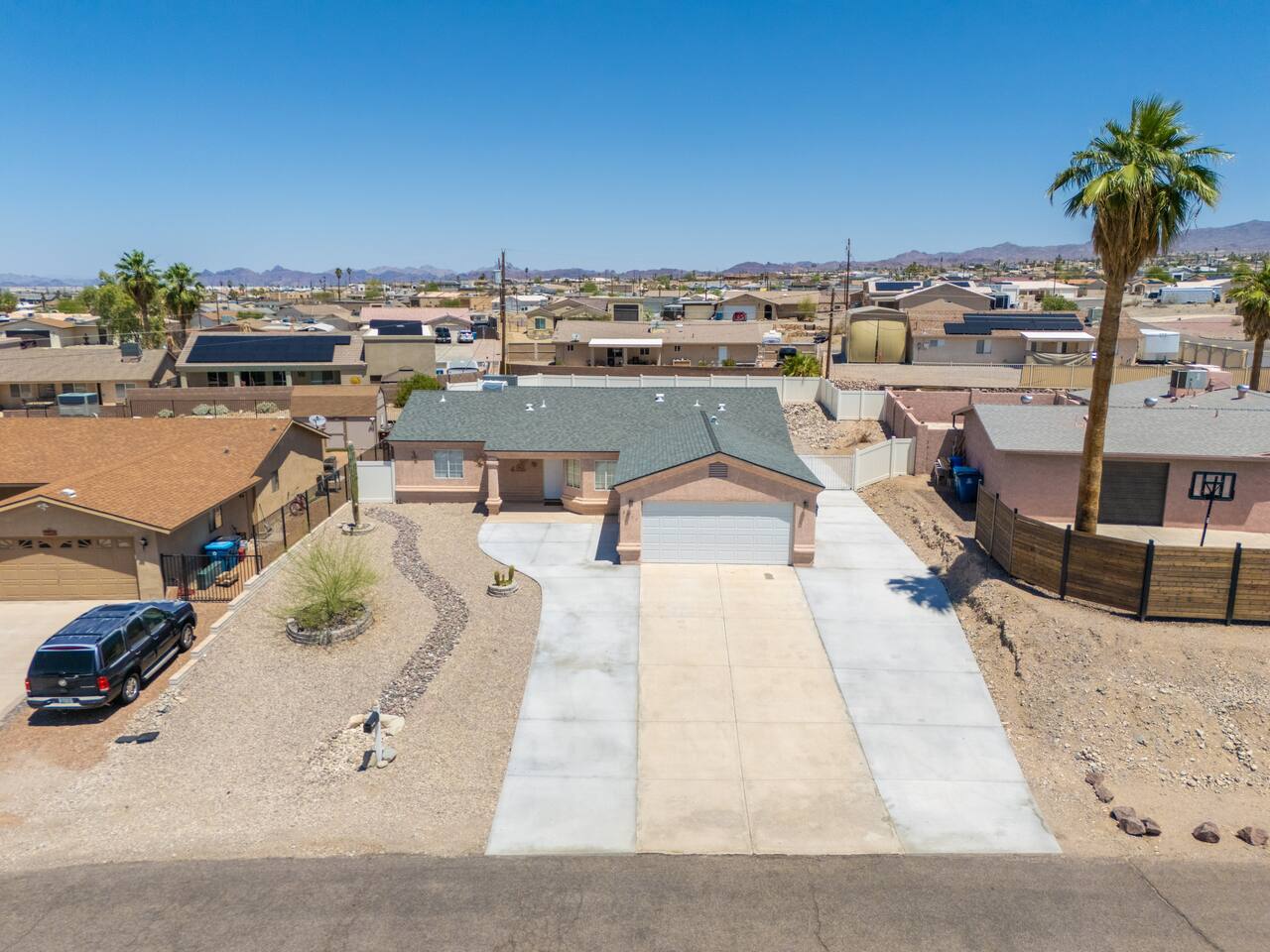 Havasu Oasis with BBQ, Boat Parking & Family Games