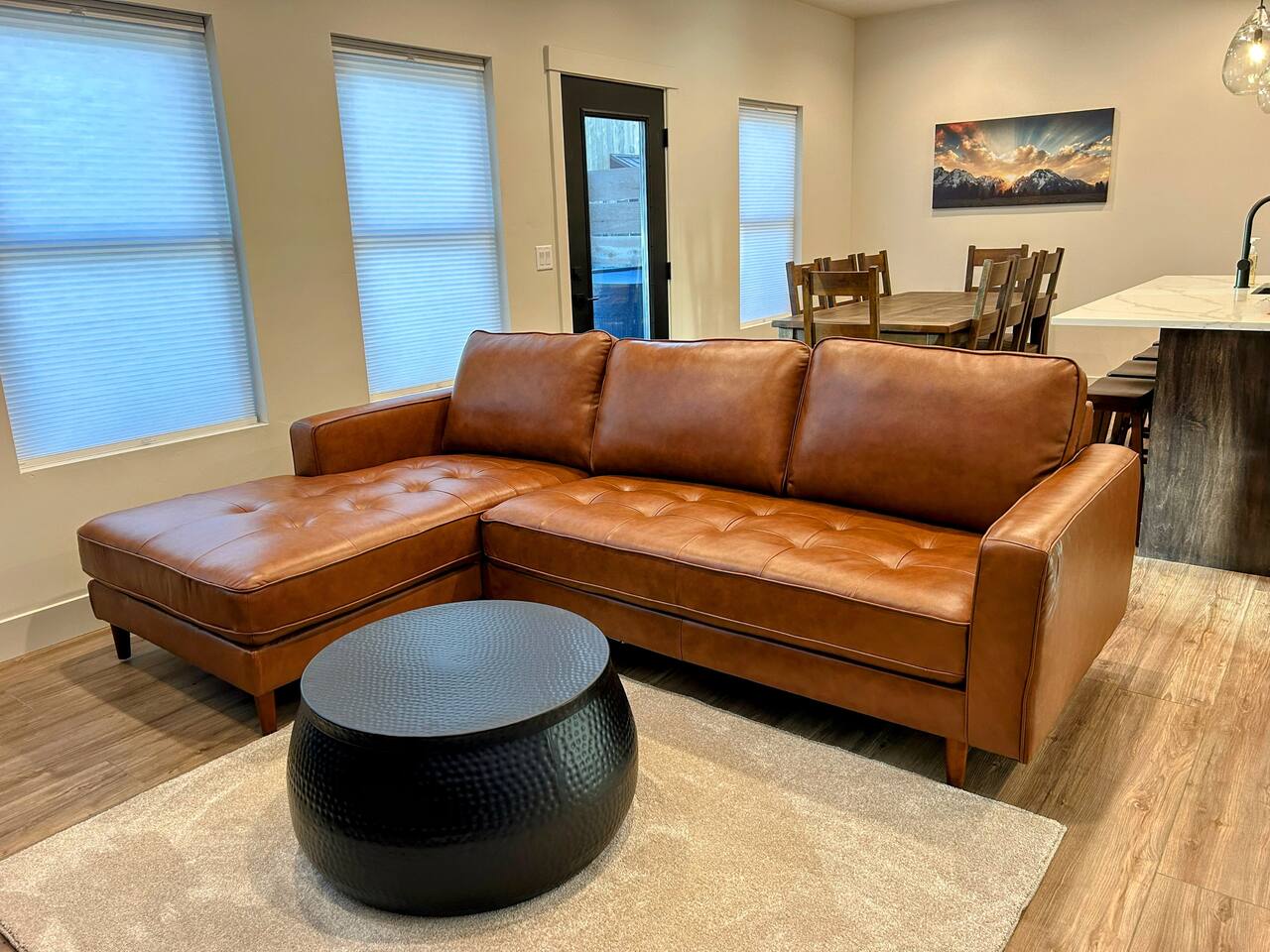 Modern Gem | Walkable | 2 Kings | Bunks | Hot Tub