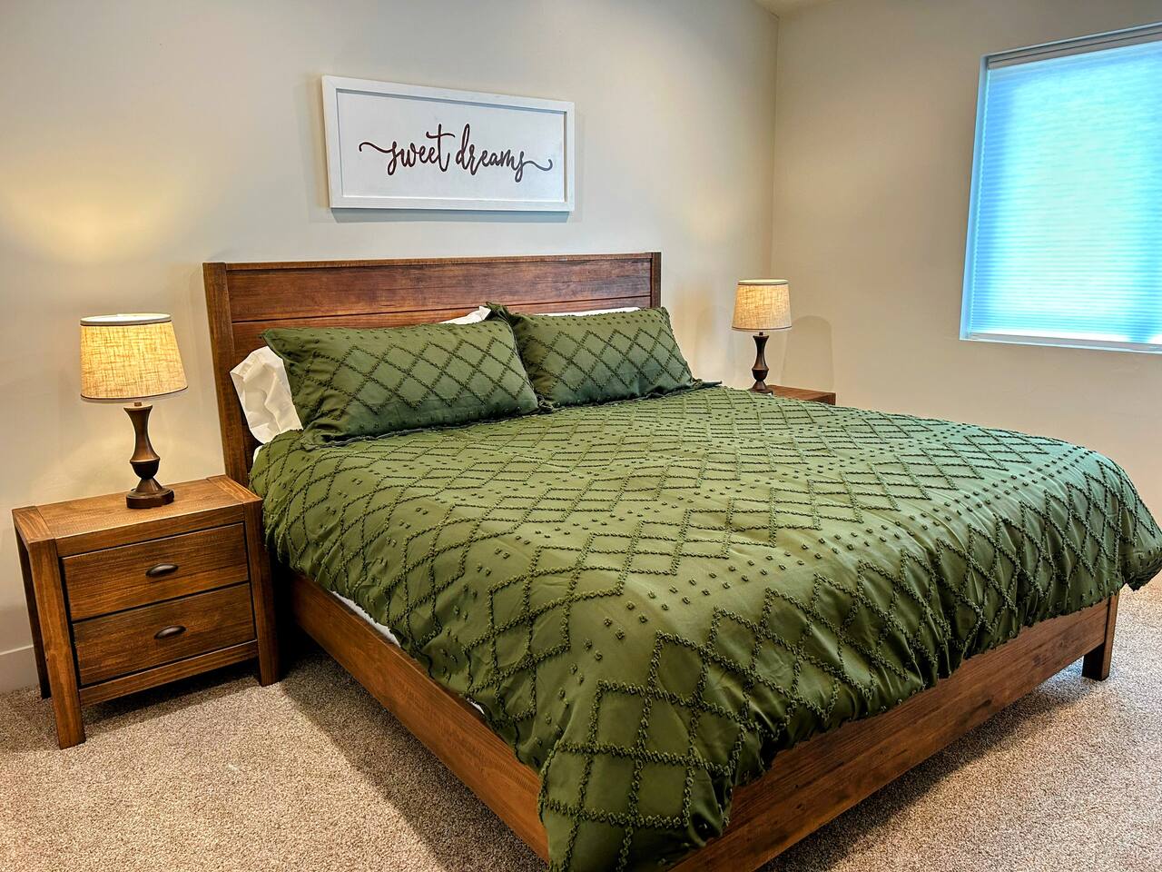 Luxury Retreat • Hot Tub • Walkable • 3 King Beds