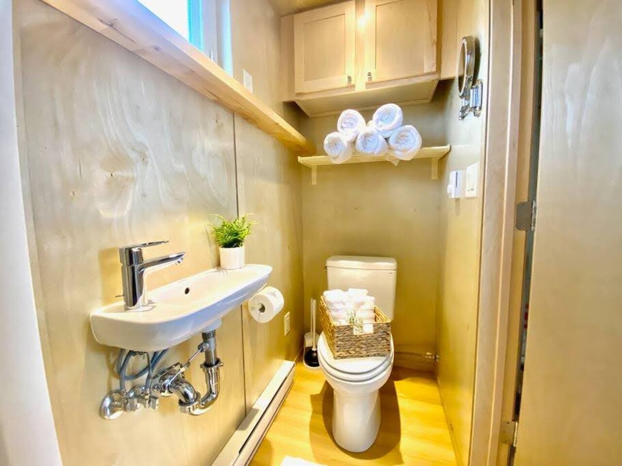 Water's Edge Tiny House Retreat