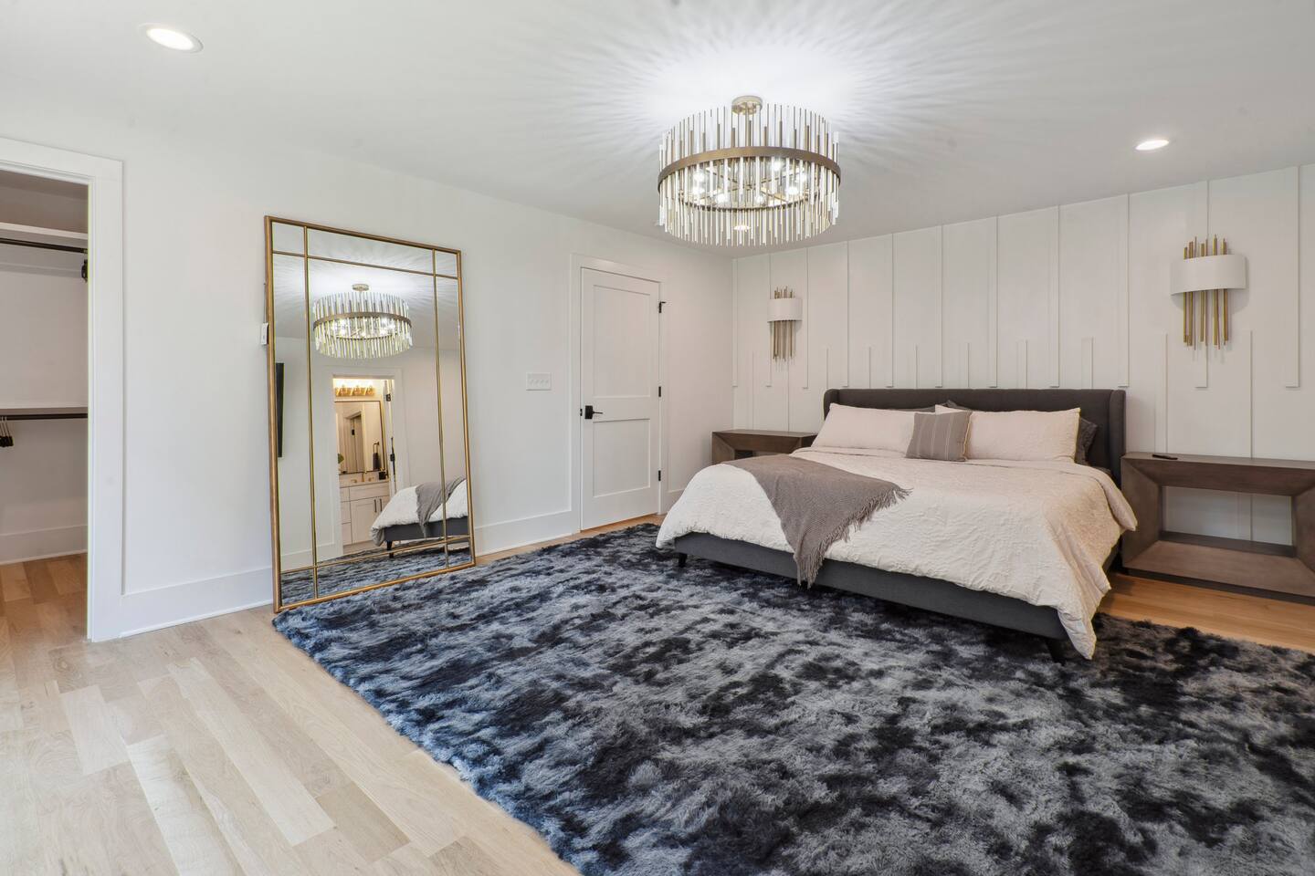 Luxury Build - King Beds - Minutes to Uptown - Holiday Home