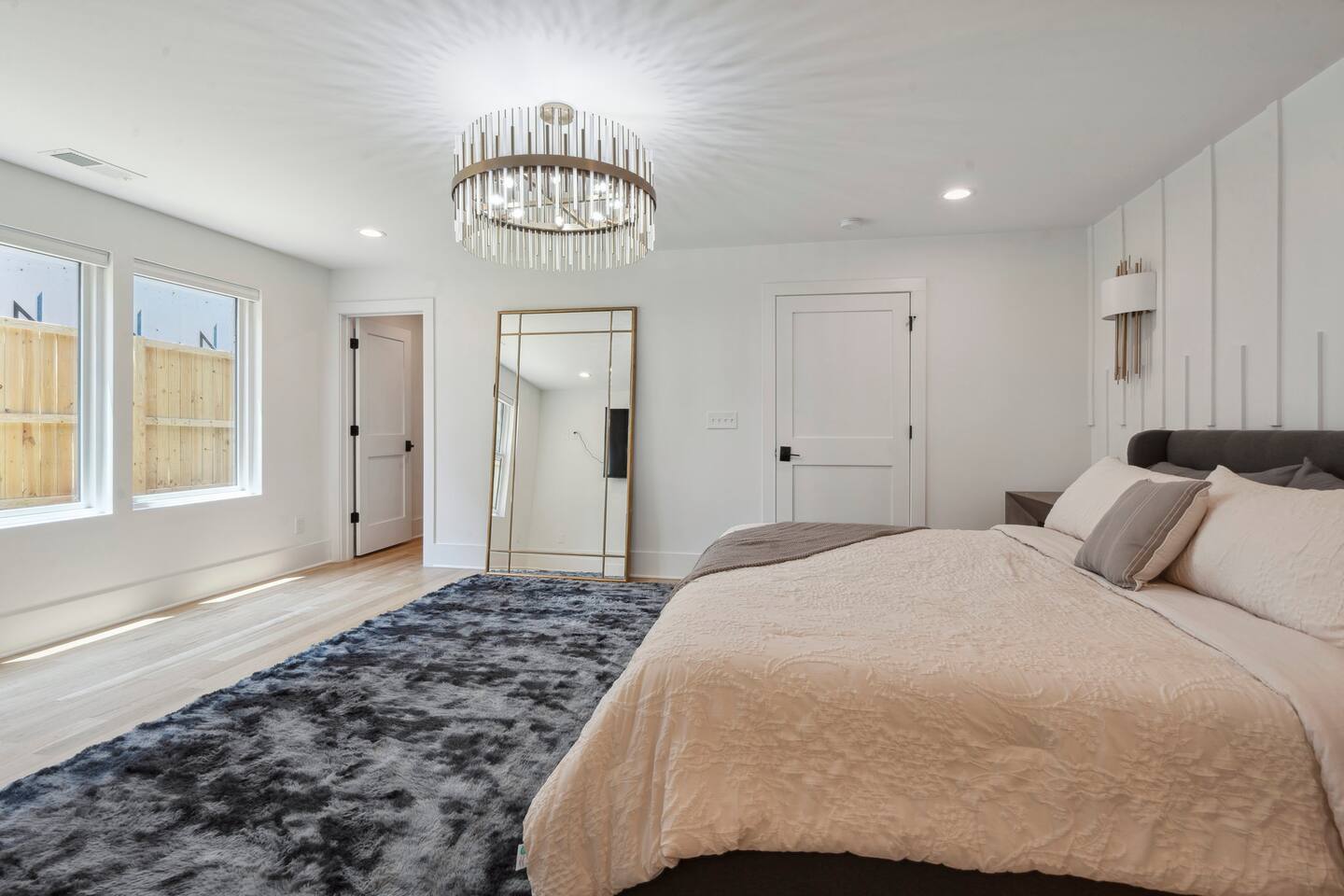 Luxury Build - King Beds - Minutes to Uptown - Holiday Home